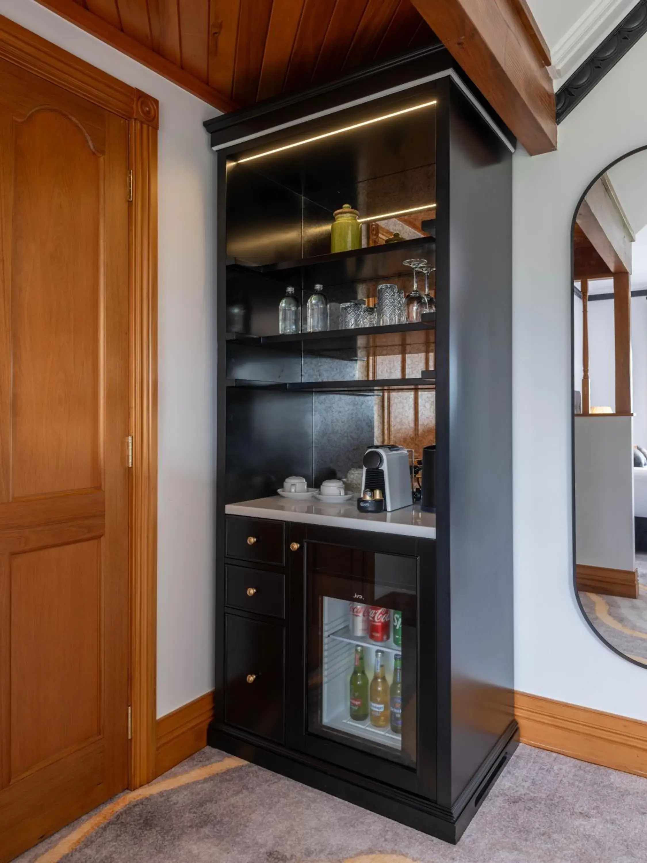 oven, Kitchen/Kitchenette in Hana Lodge