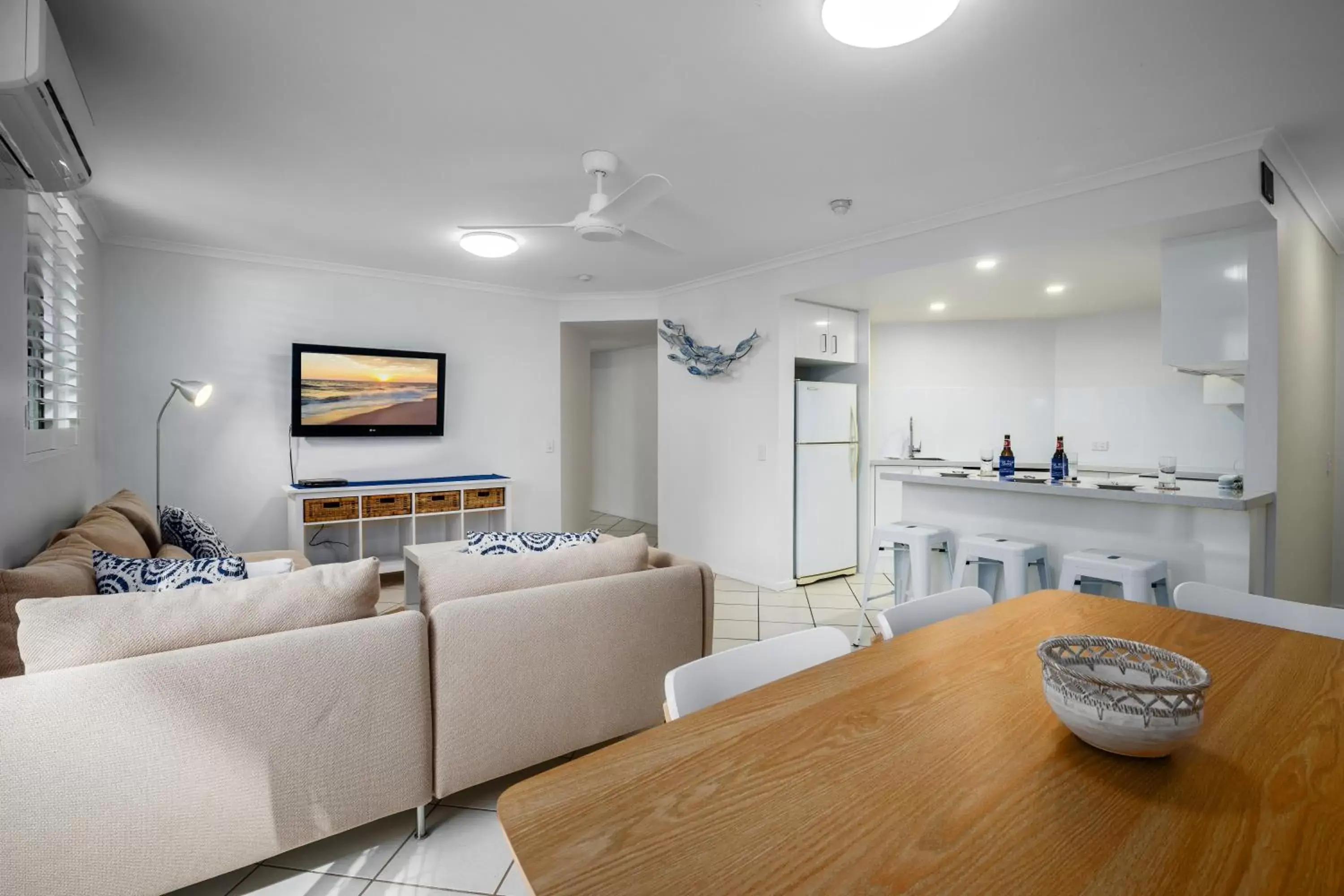 Living room, Seating Area in Pacific Beach Resort