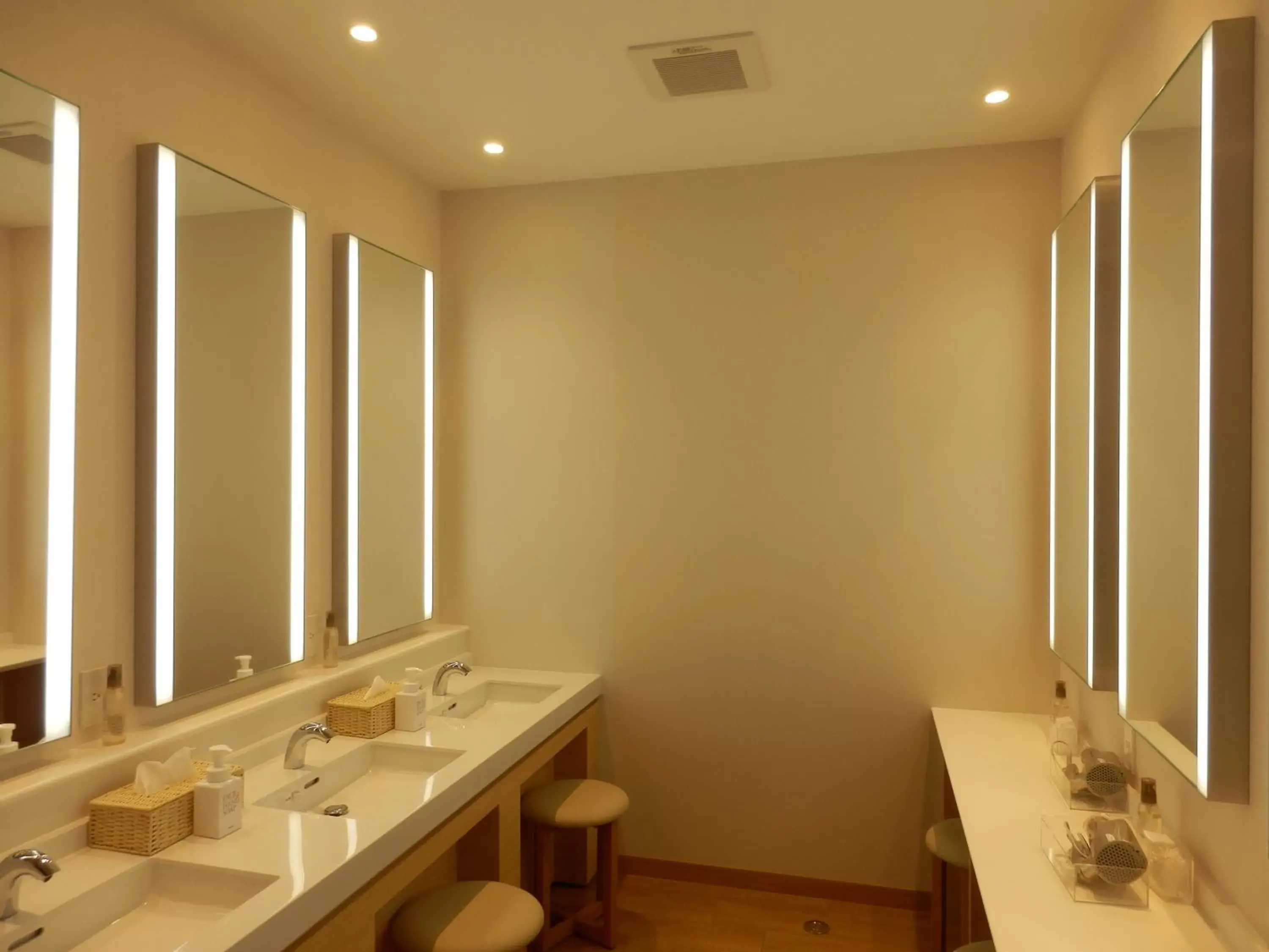 Toilet, Bathroom in Kanazawa Sainoniwa Hotel