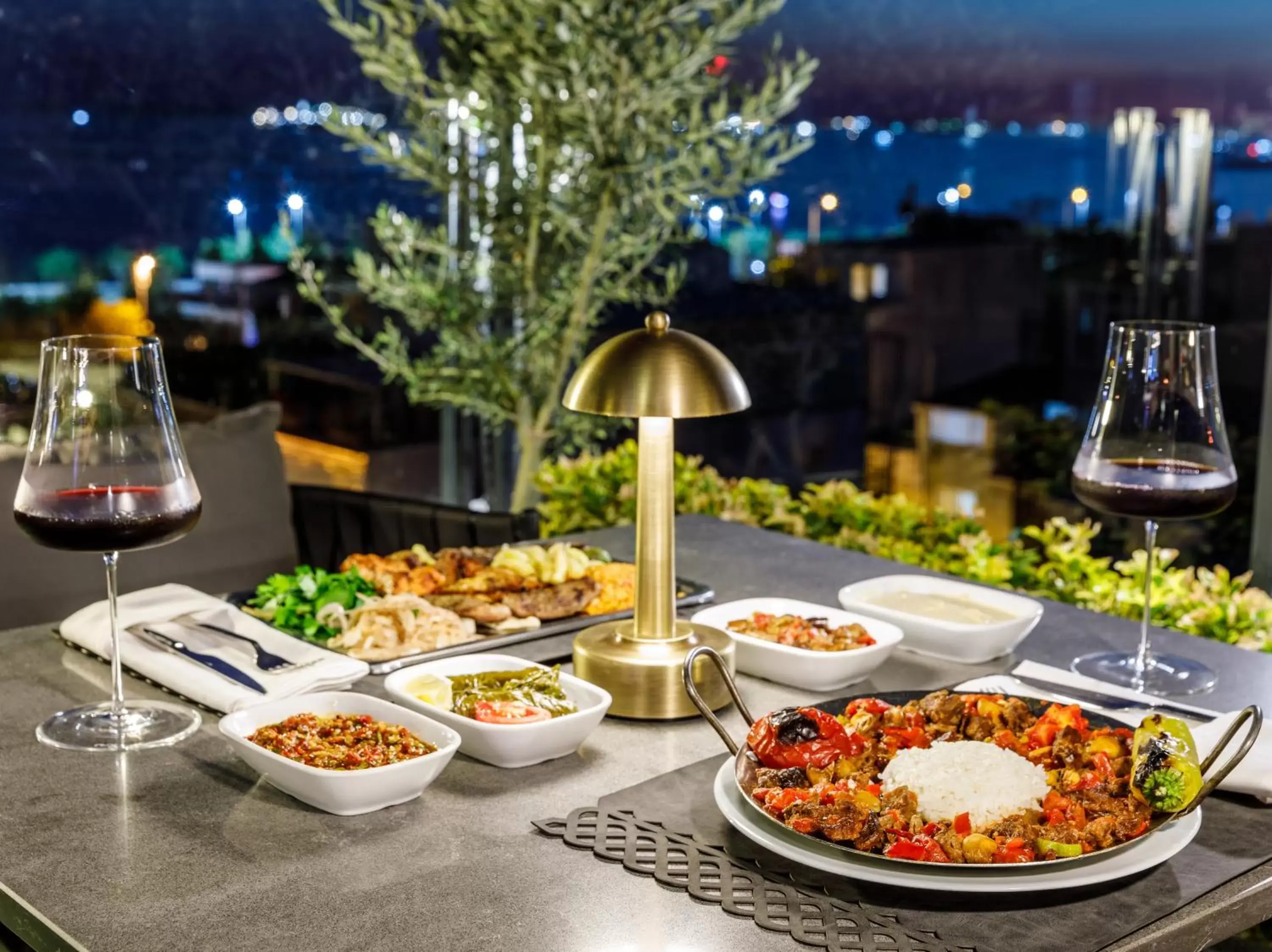 Restaurant/places to eat in Hotel Amira Istanbul