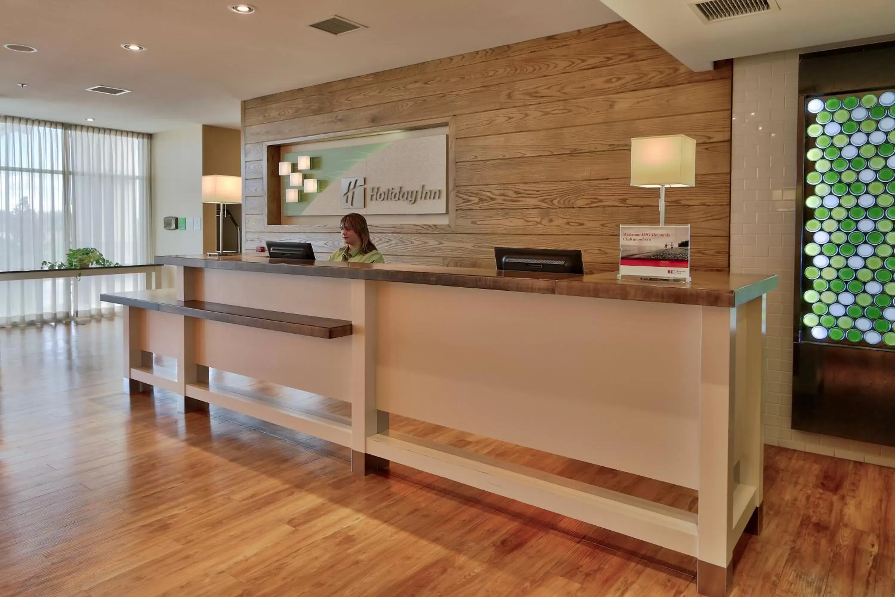 Lobby or reception, Lobby/Reception in Holiday Inn Roswell, an IHG Hotel