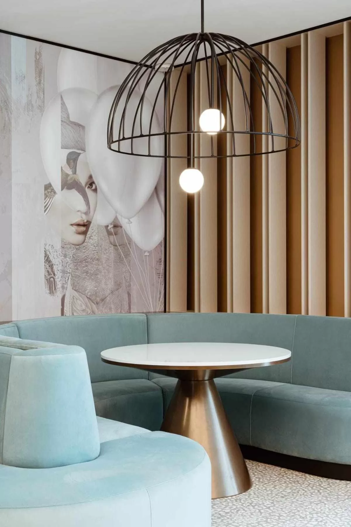 Seating area, Bed in Hotel Savior