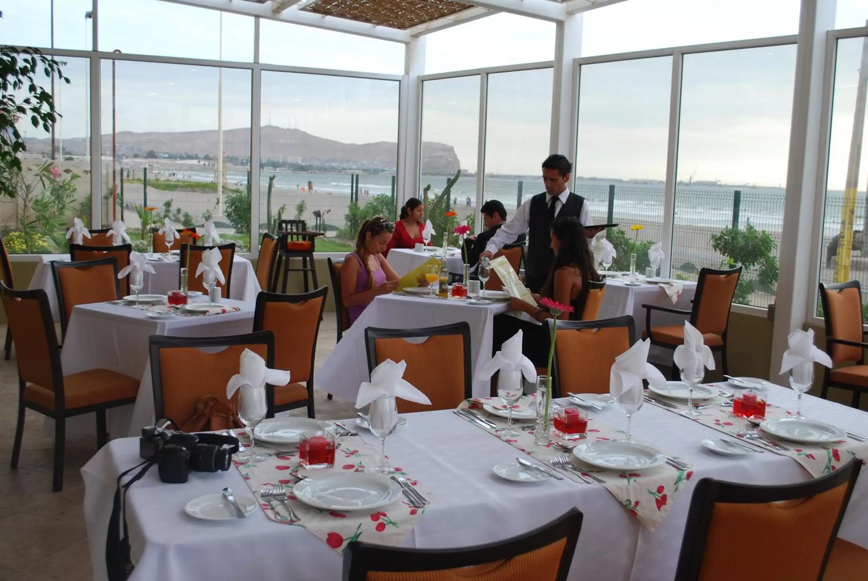 Balcony/Terrace, Restaurant/Places to Eat in Hotel Diego De Almagro Arica