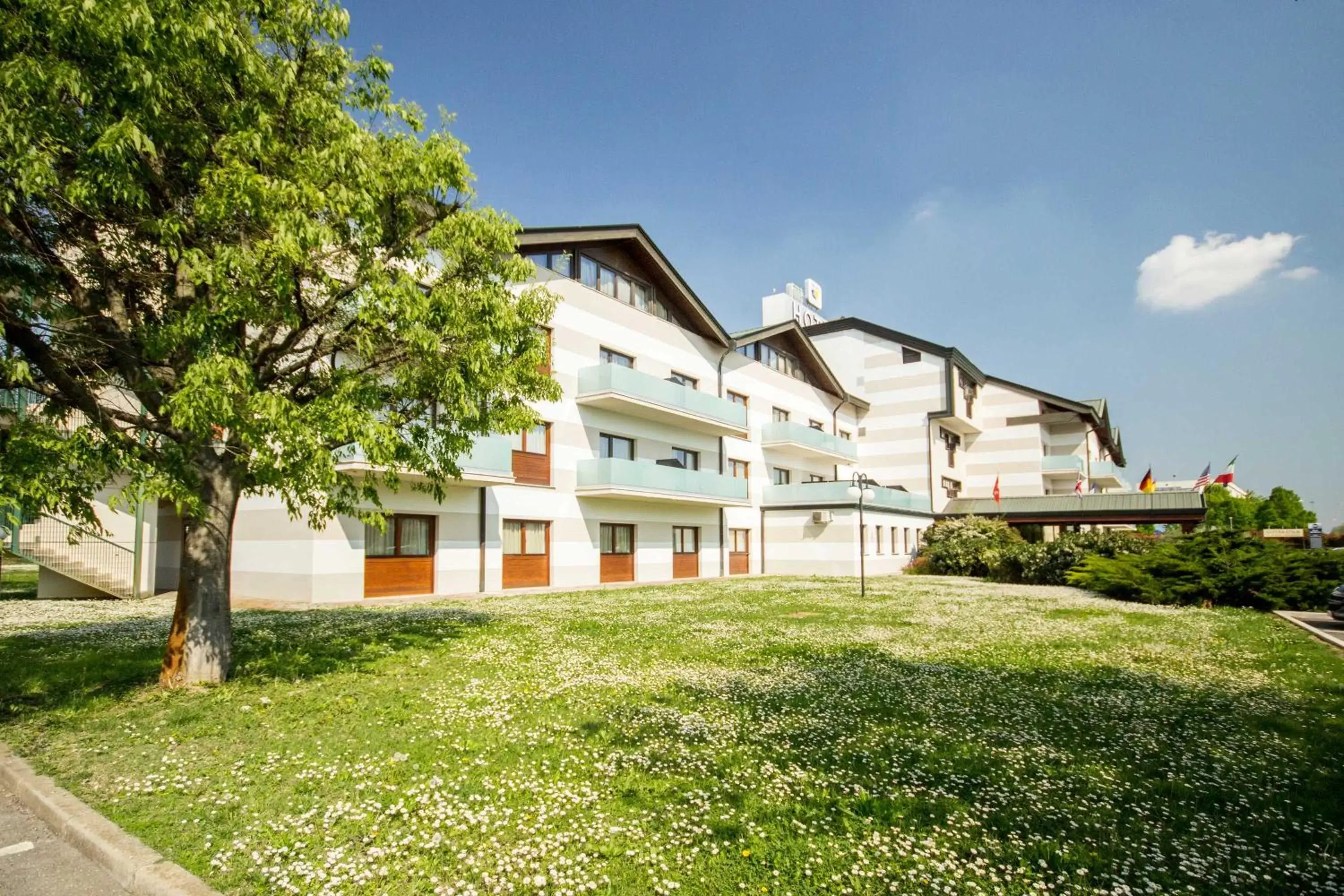 Property Building in Best Western Modena District