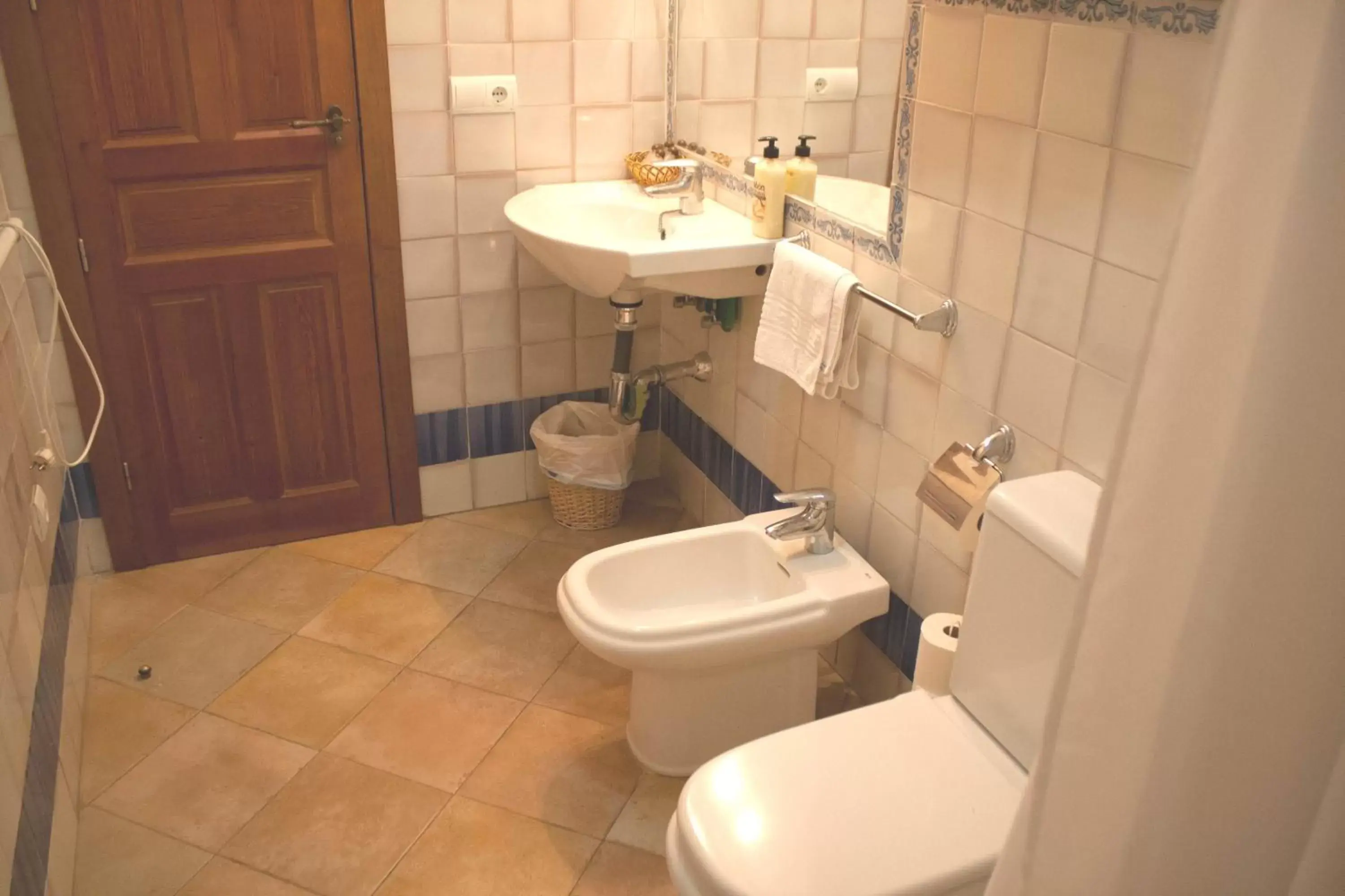 Bathroom in Abadia Suites