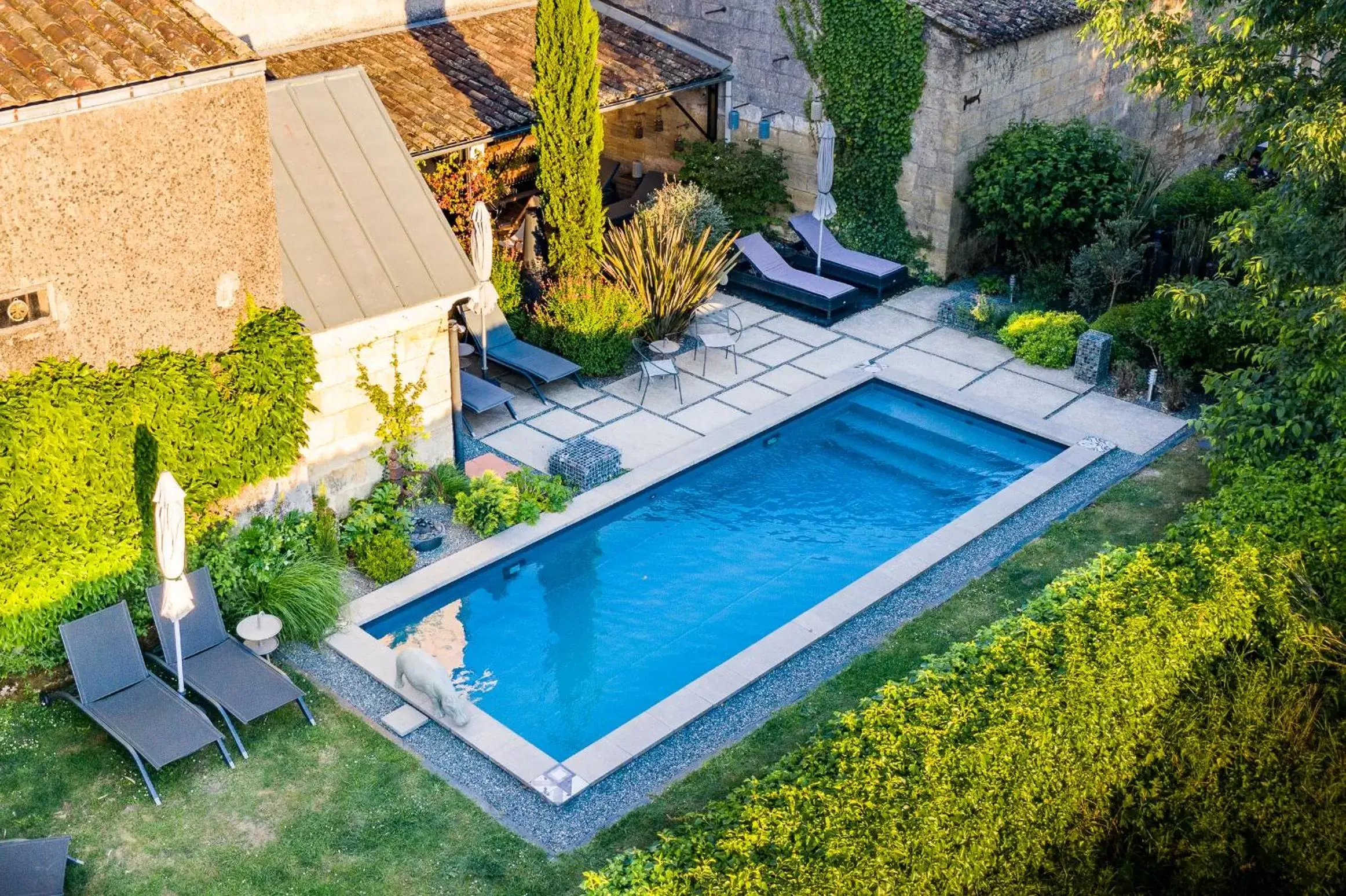 Day, Pool View in Clos 1906