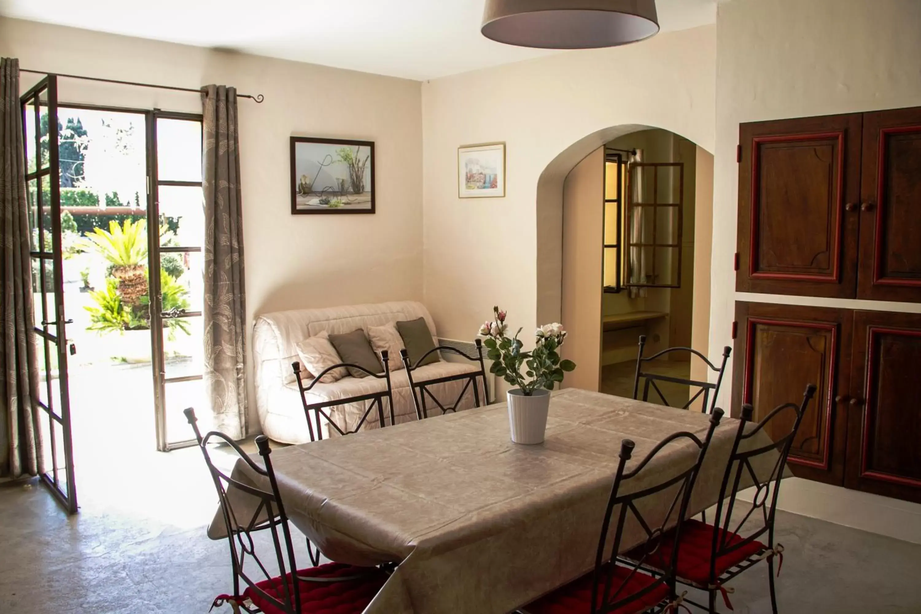 Day, Dining Area in Residence Melody