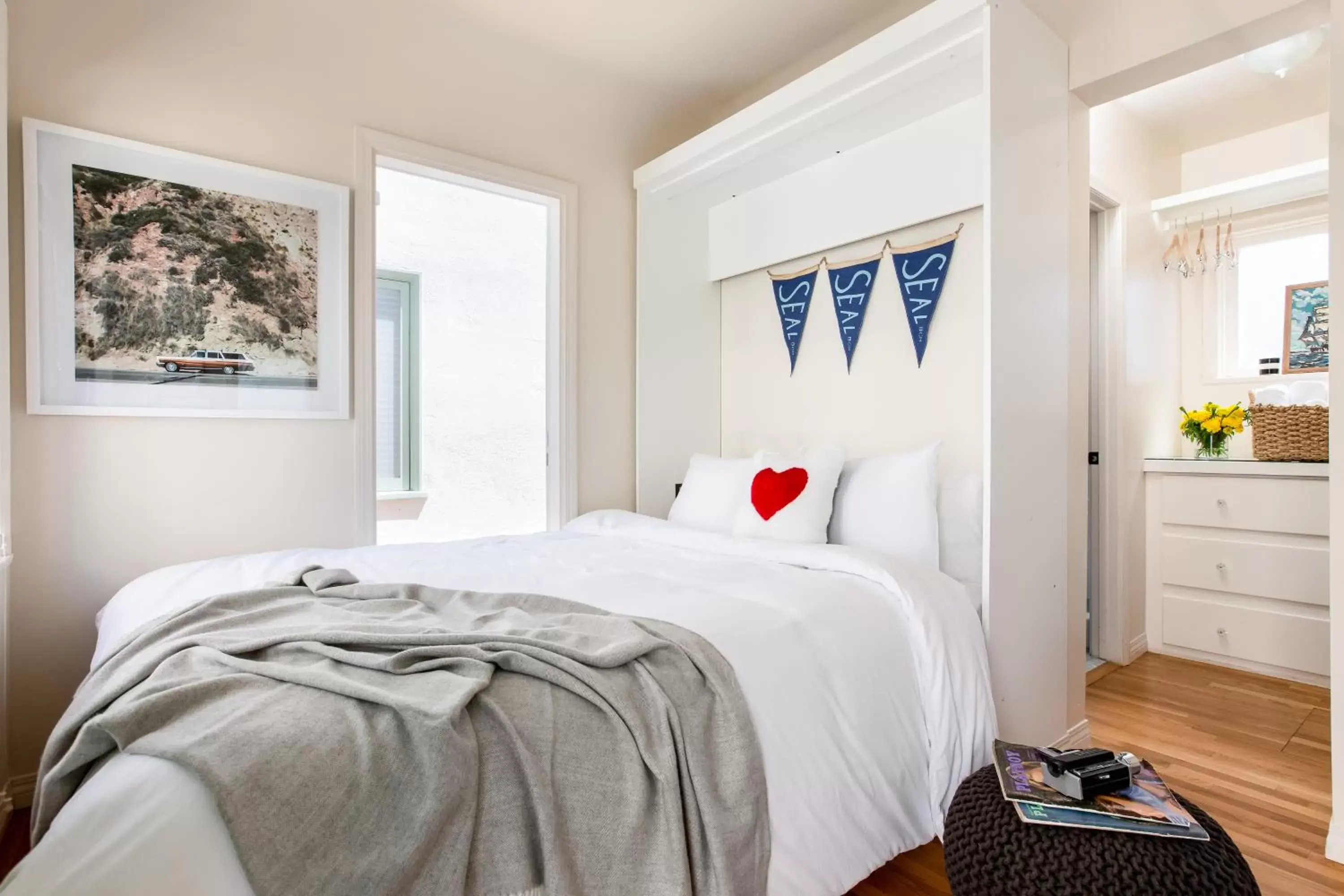 Living room, Bed in Sonder The Bungalows