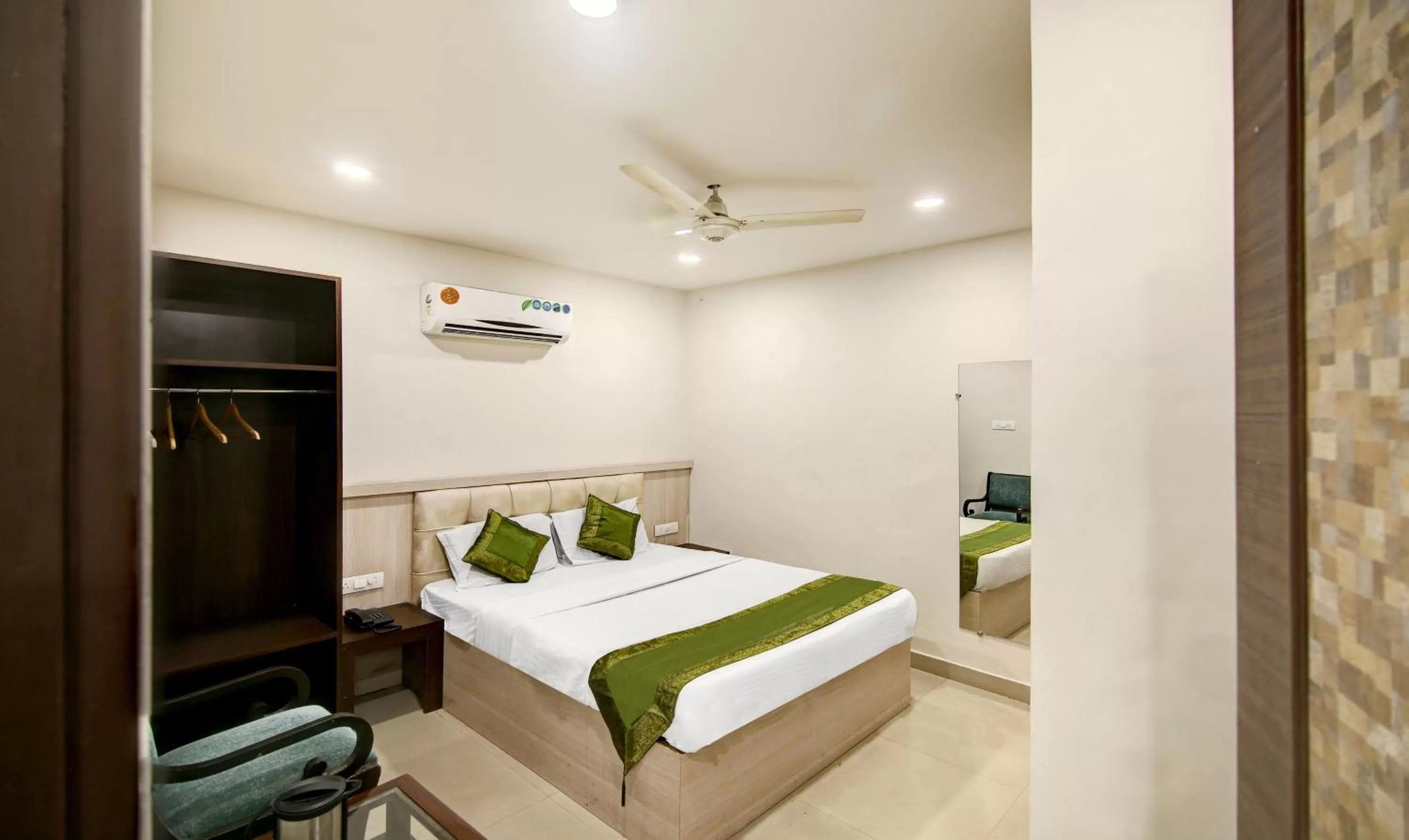 Bed in Itsy By Treebo - Solitaire