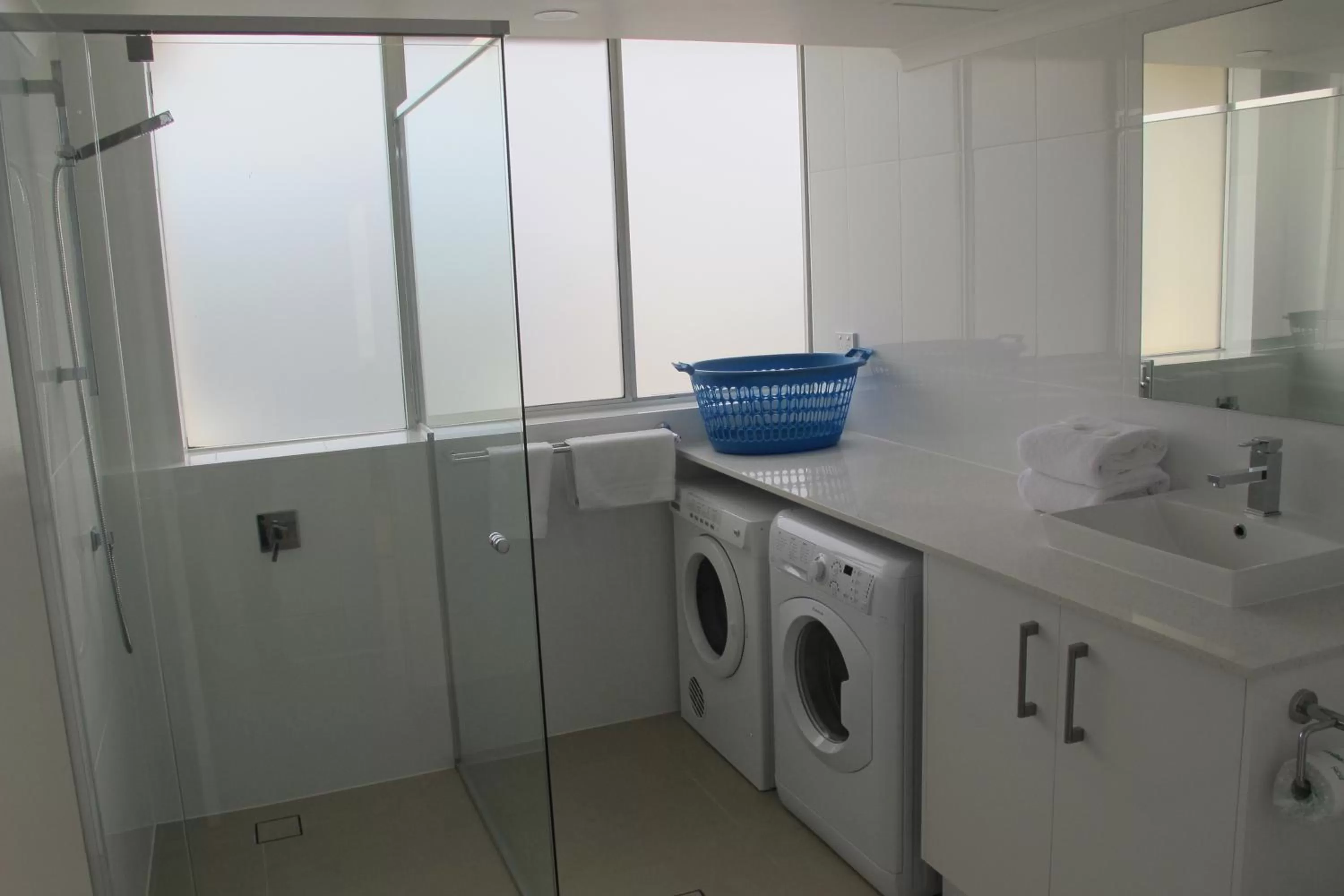 Bathroom in Pacific Regis Beachfront Holiday Apartments