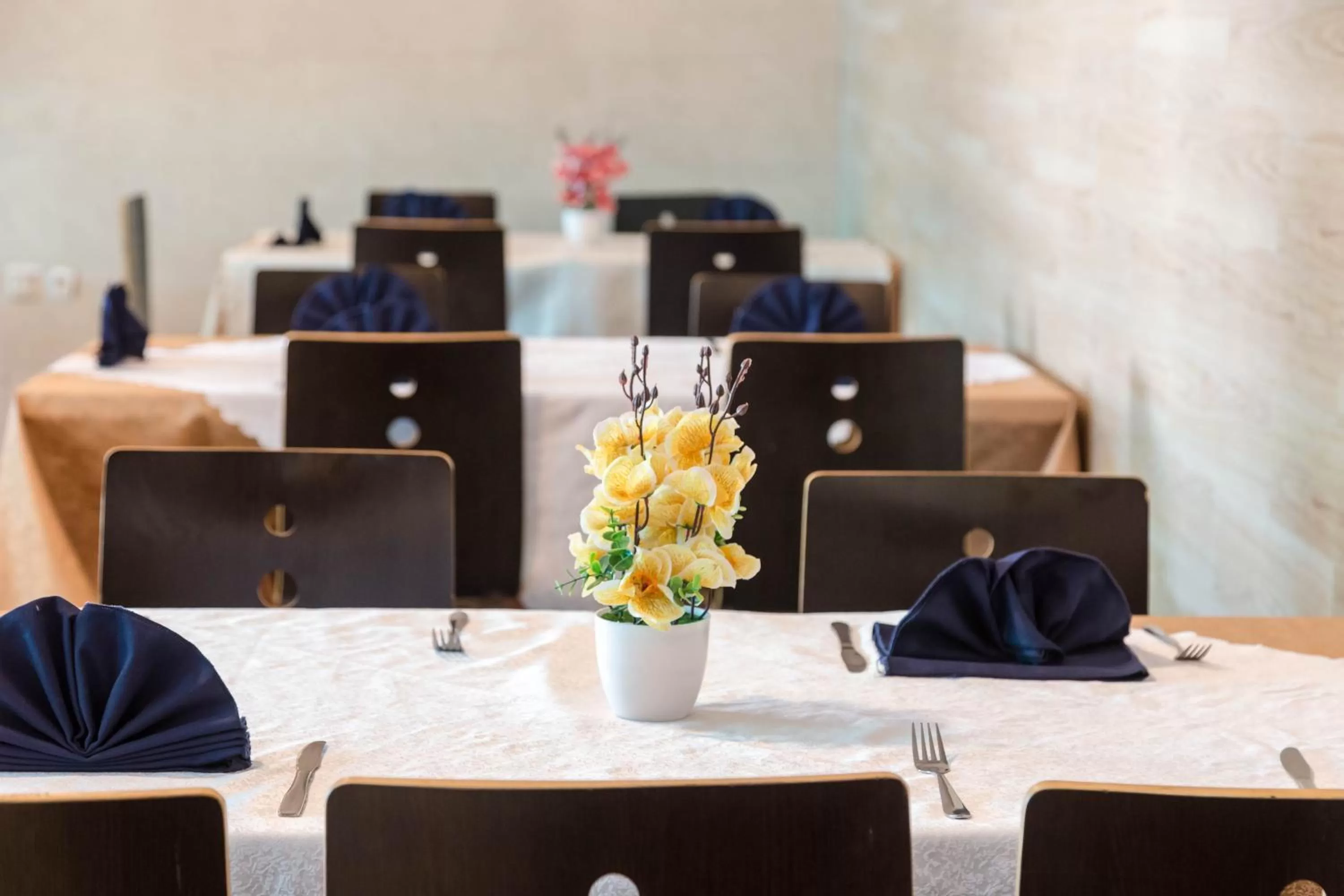 Restaurant/places to eat in Olympic Hotel