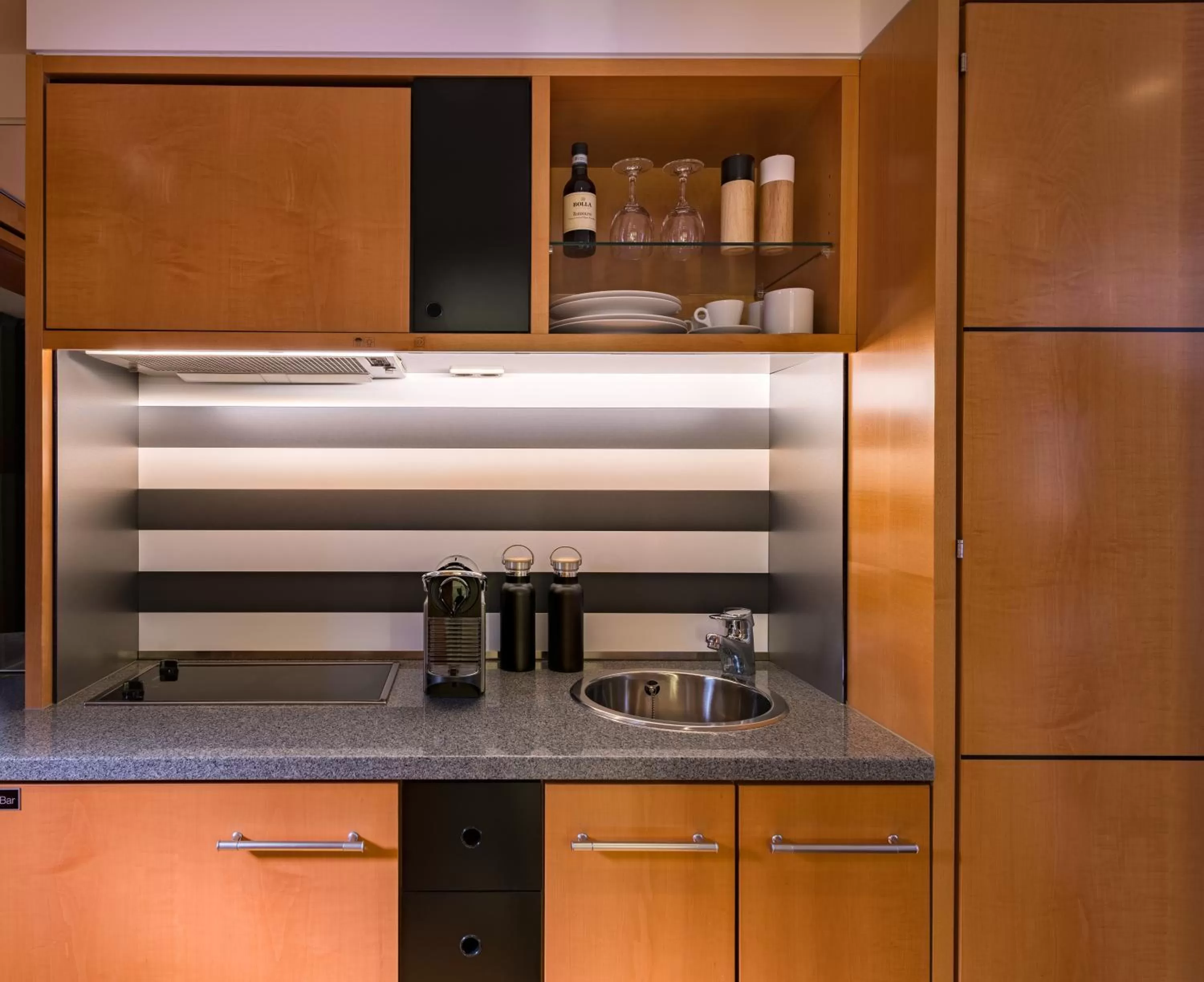 Kitchen or kitchenette in THE MADISON Hotel Hamburg