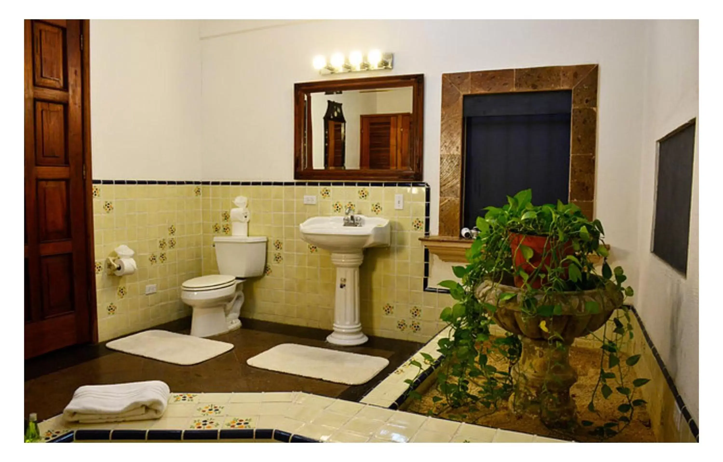Bathroom in Collection O Casa Bella Hotel Boutique, Cabo San Lucas