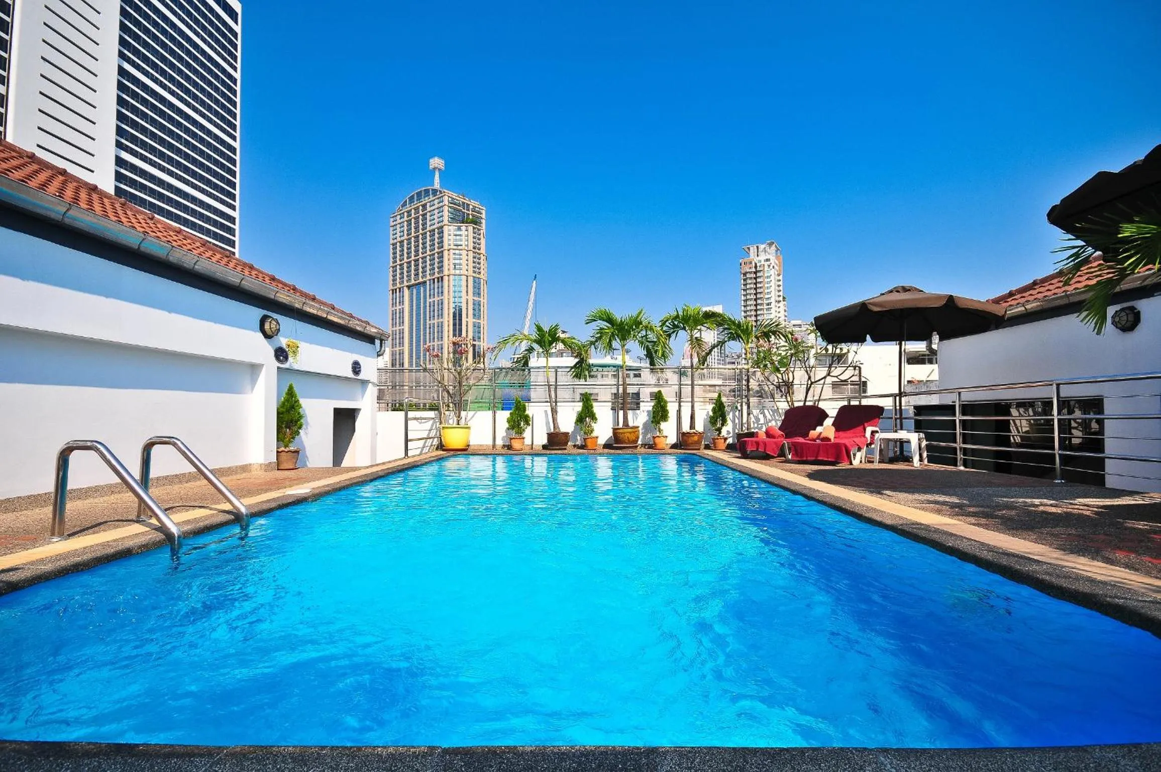 Swimming pool in Admiral Suites Bangkok