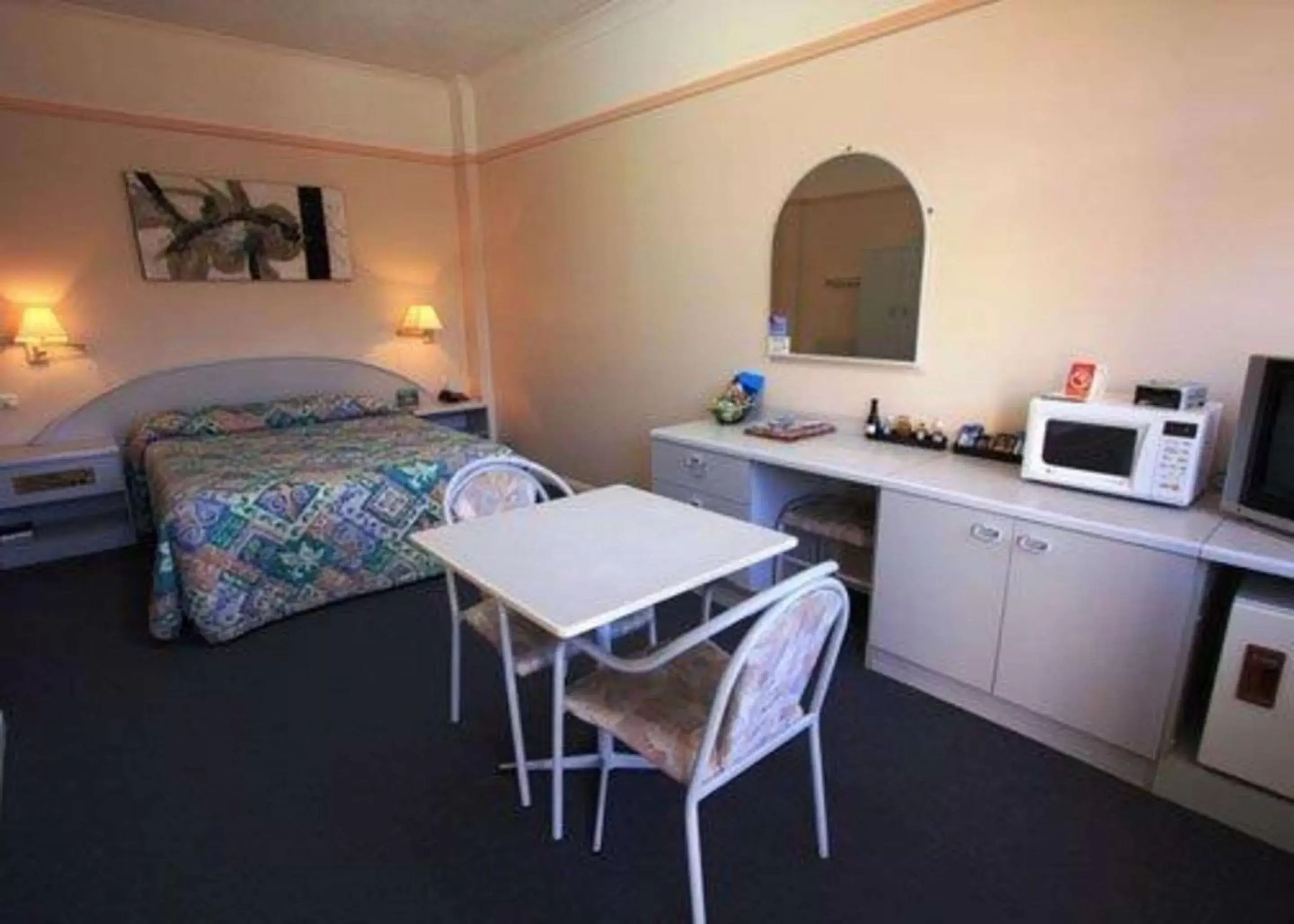 Photo of the whole room in Comfort Inn Crystal Broken Hill