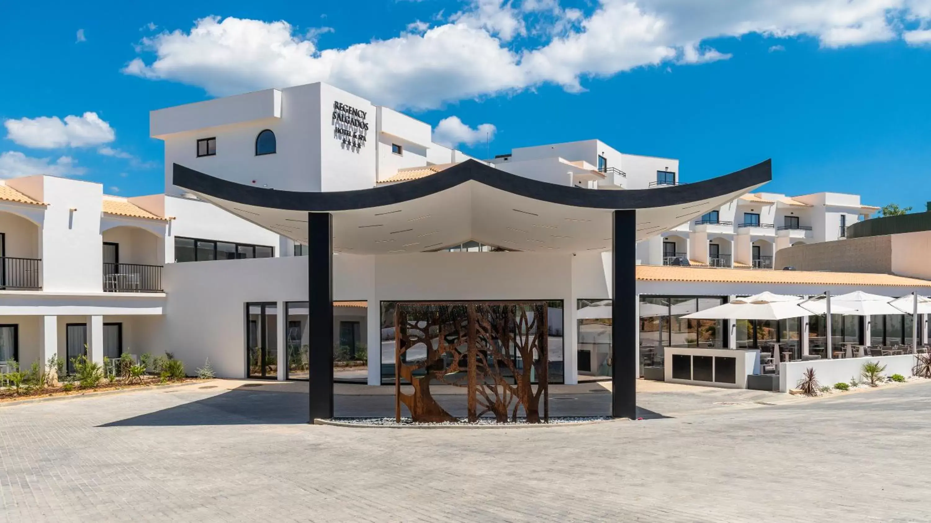 Facade/entrance in Regency Salgados Hotel & Spa