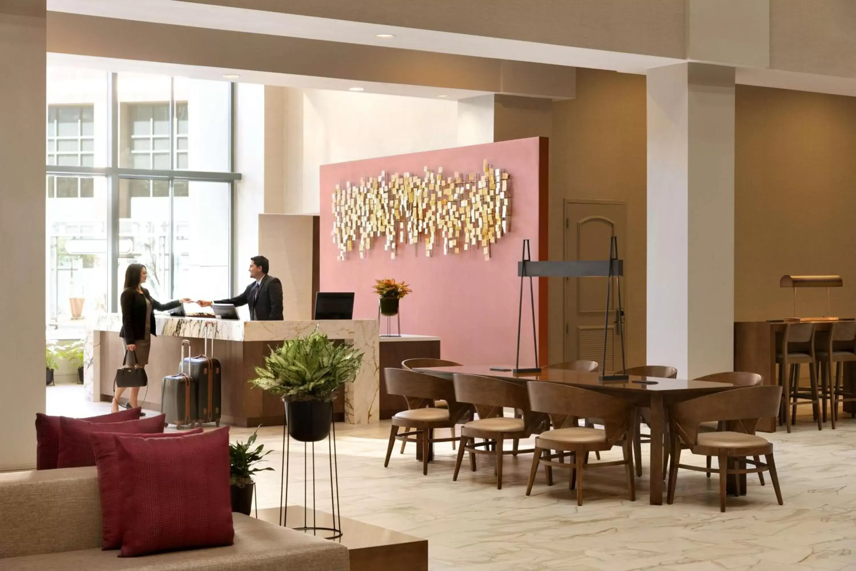 Lobby or reception, Restaurant/Places to Eat in Embassy Suites by Hilton Phoenix Downtown North