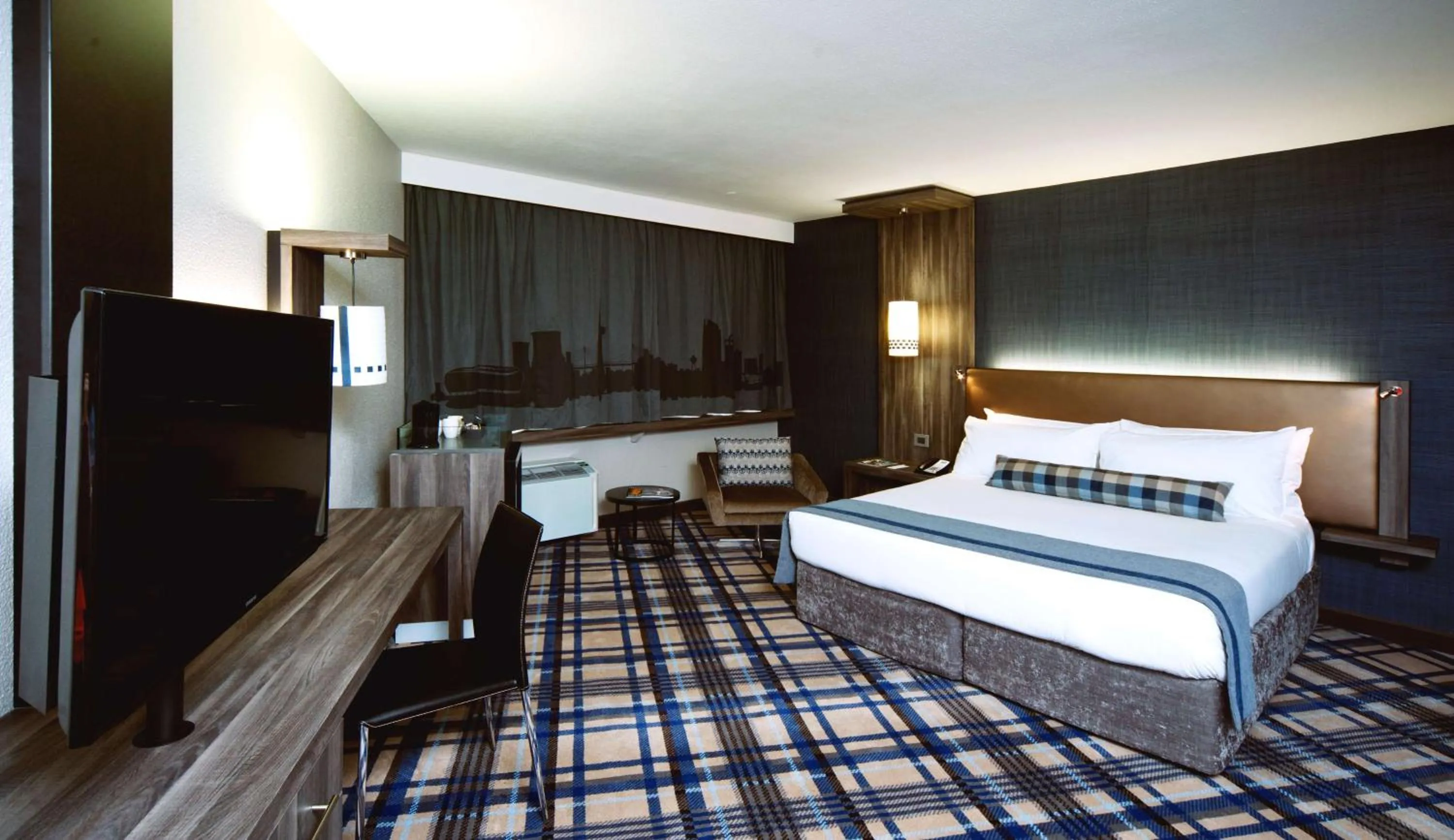 Bedroom, Bed in Garden Court Milpark, Johannesburg