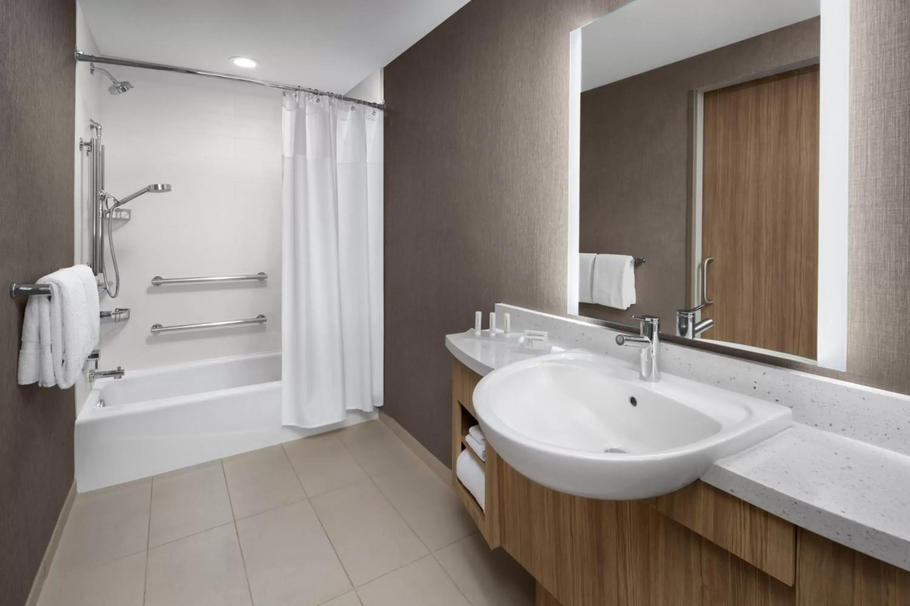 Bathroom in SpringHill Suites by Marriott East Rutherford Meadowlands Carlstadt