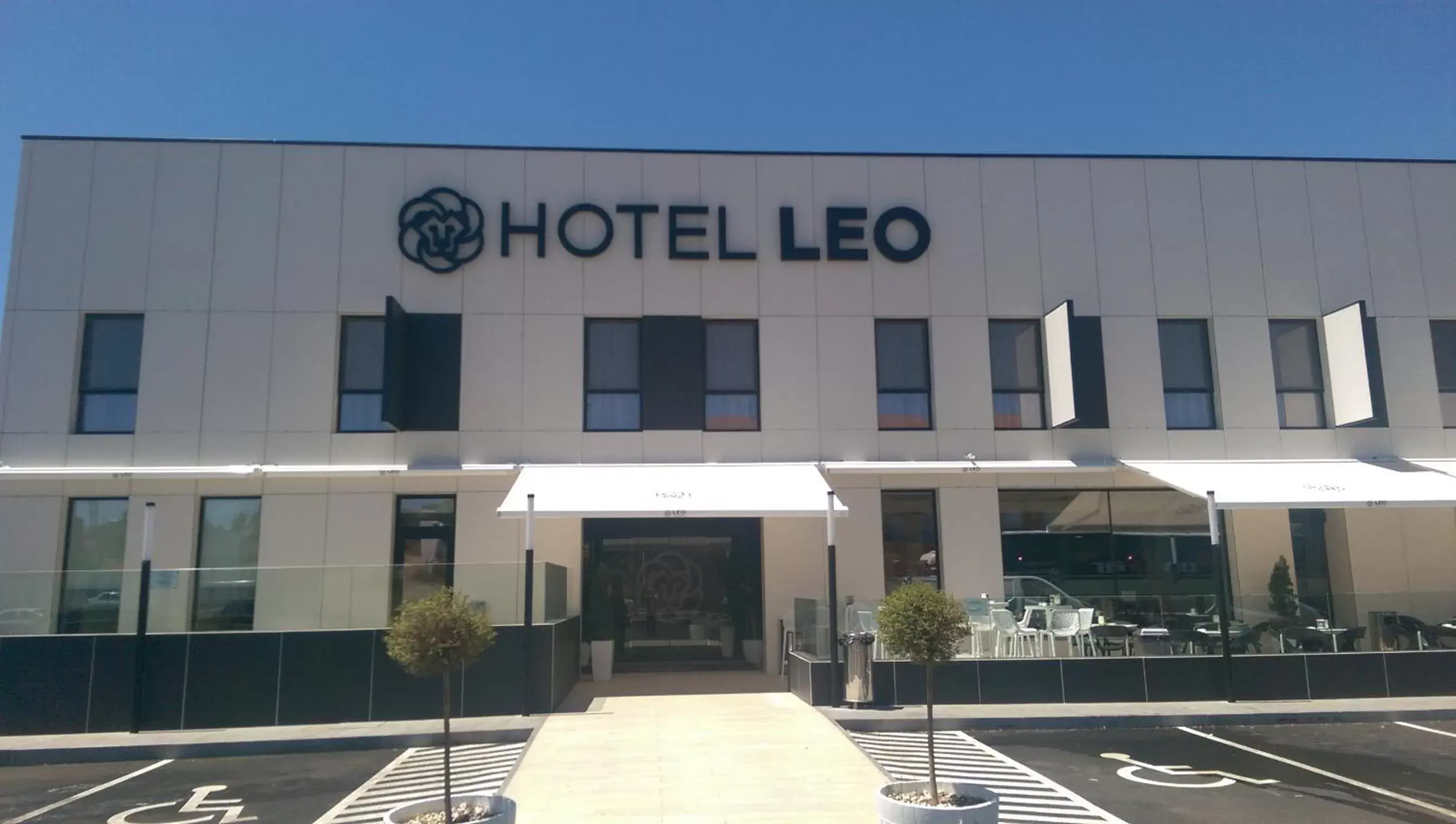 Property Building in Hotel Leo