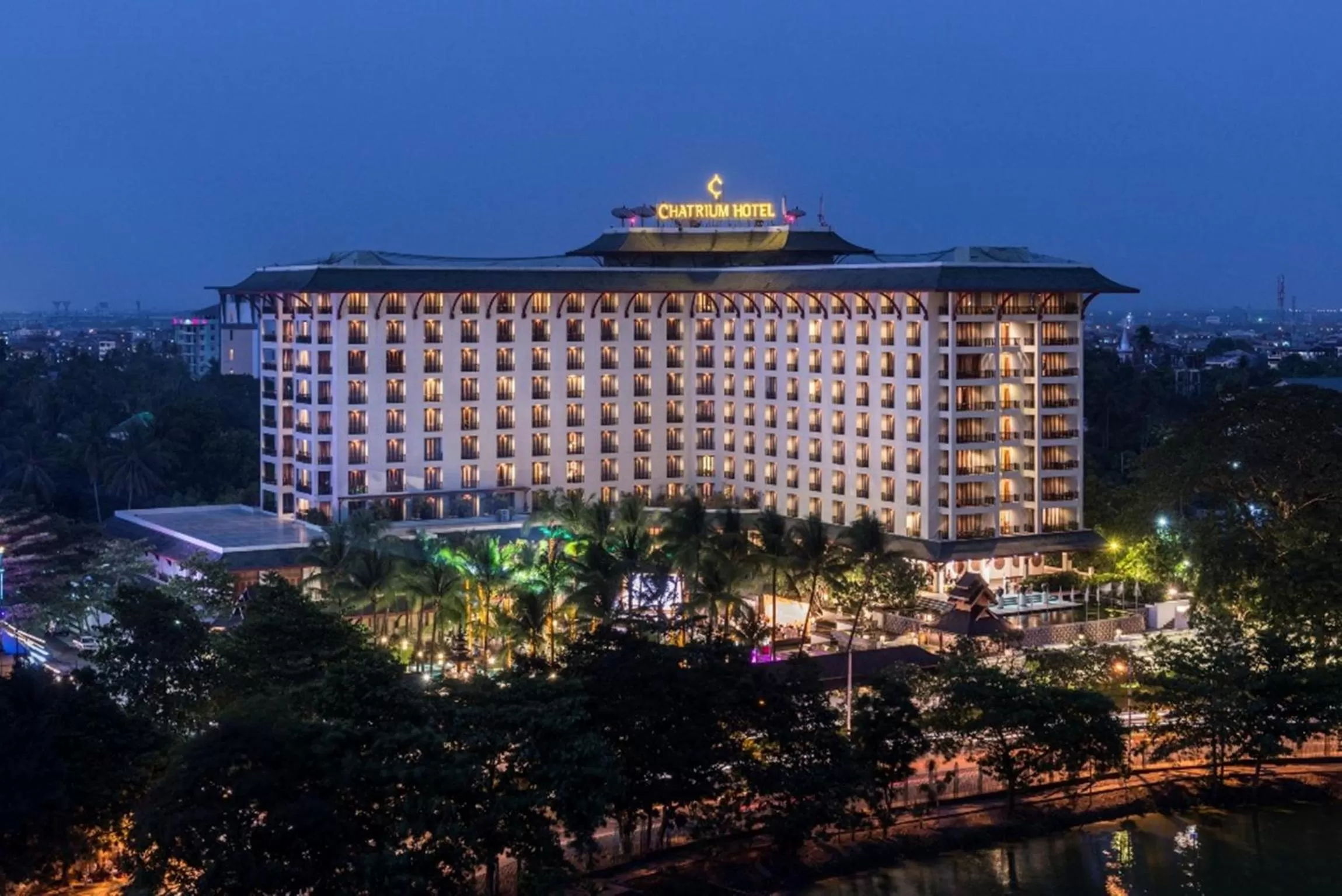 Property building in Chatrium Hotel Royal Lake Yangon