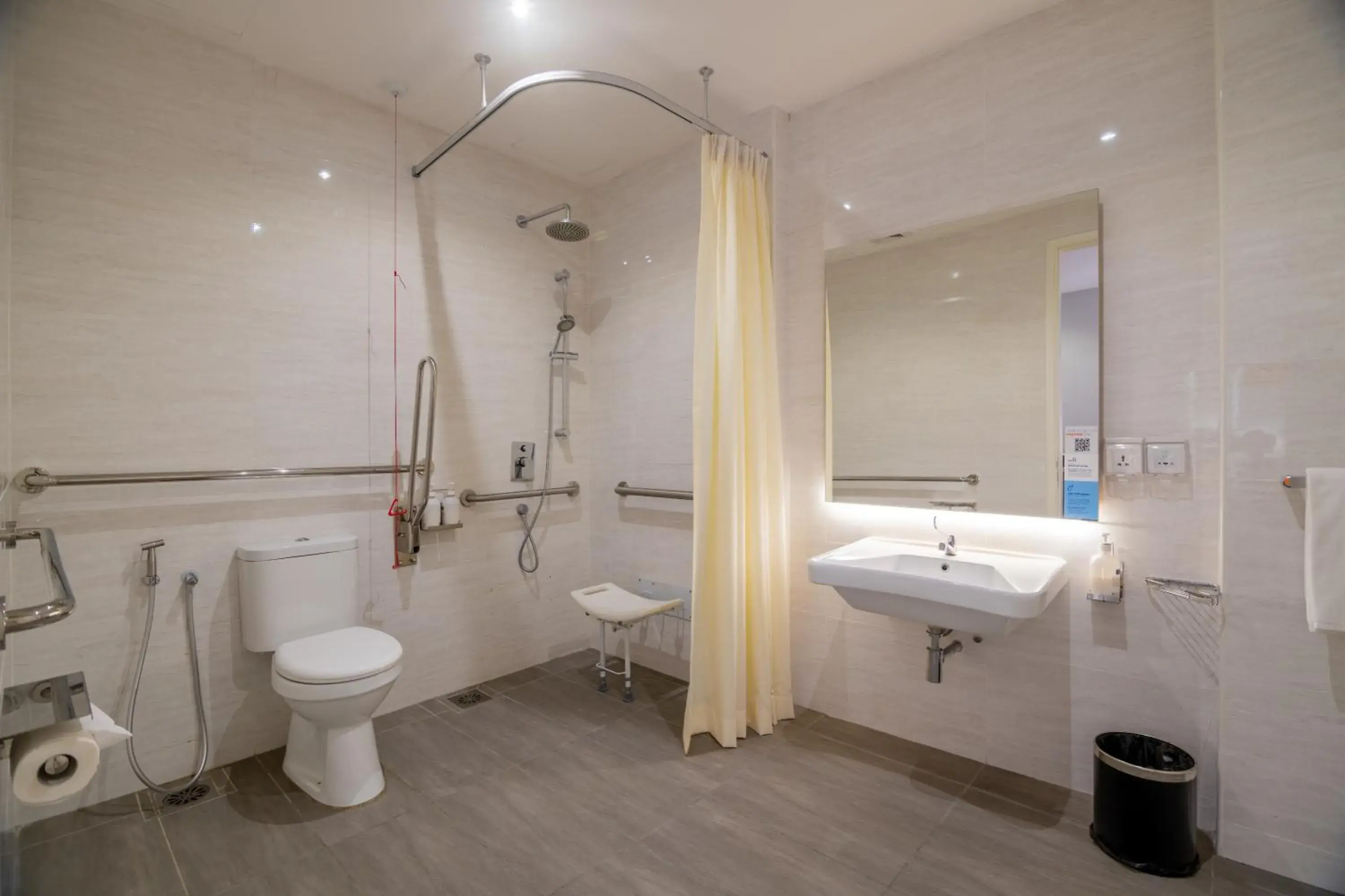 Shower, Bathroom in Holiday Inn Express & Suites Johor Bahru, an IHG Hotel