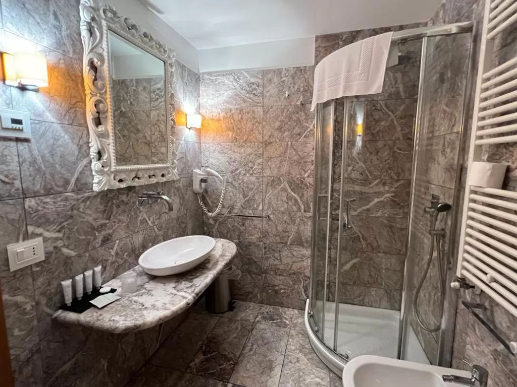 Shower in Domus Stella Maris - Casa per Ferie