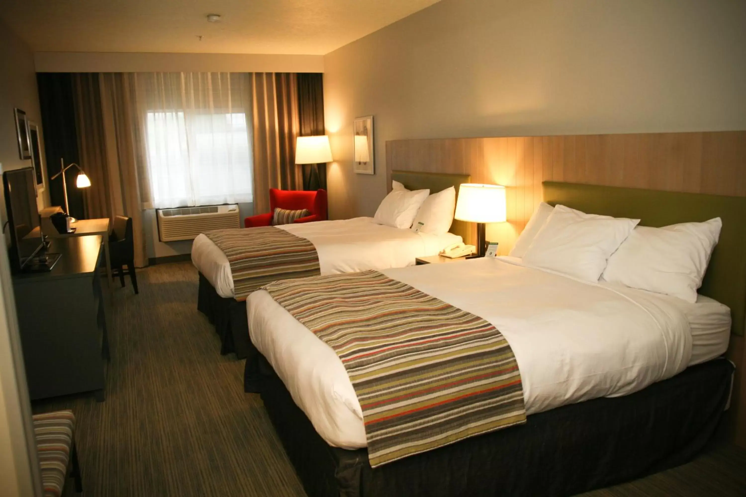 Bedroom, Bed in Country Inn & Suites by Radisson, Prineville, OR