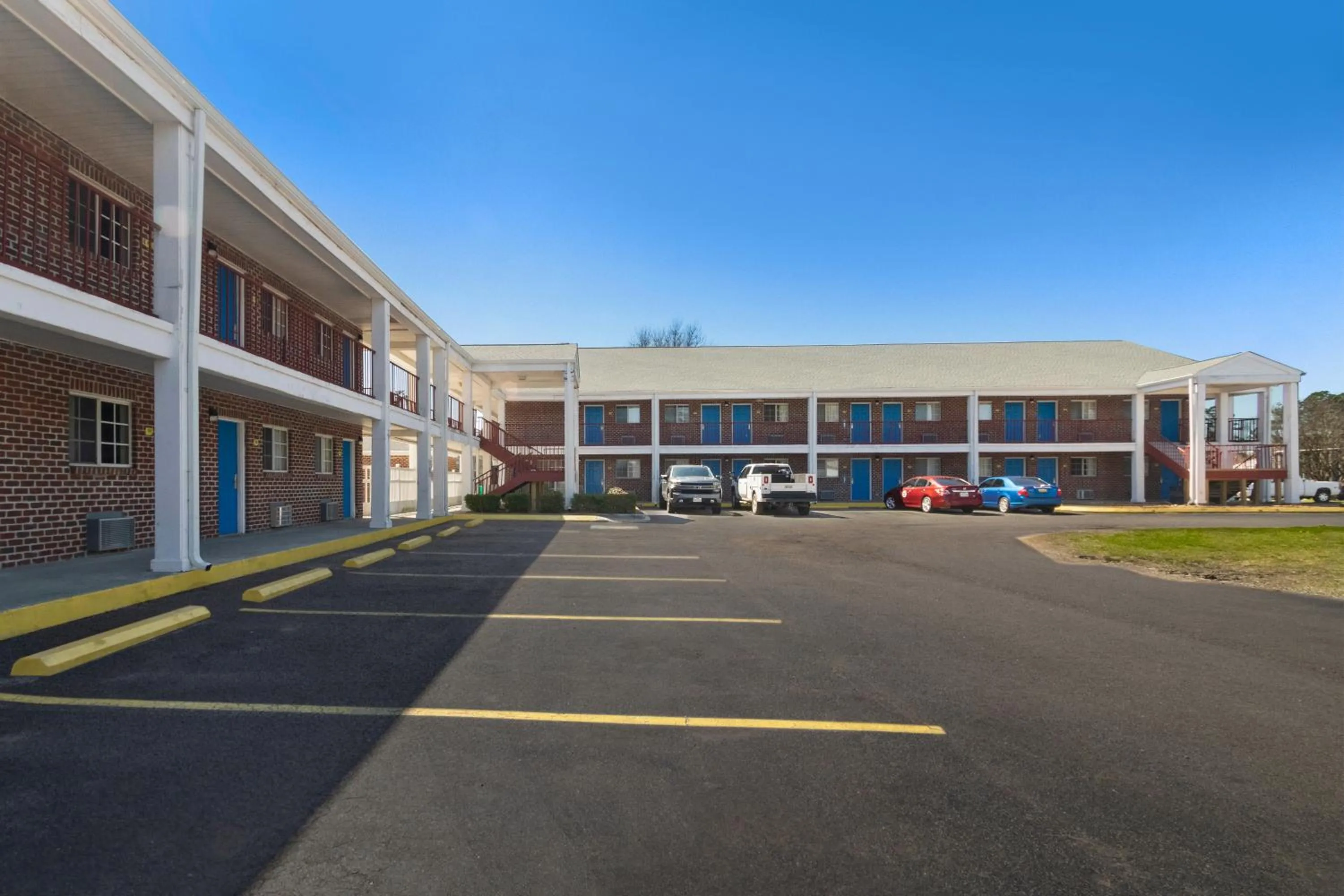 Property building in Americas Best Value Inn Edenton