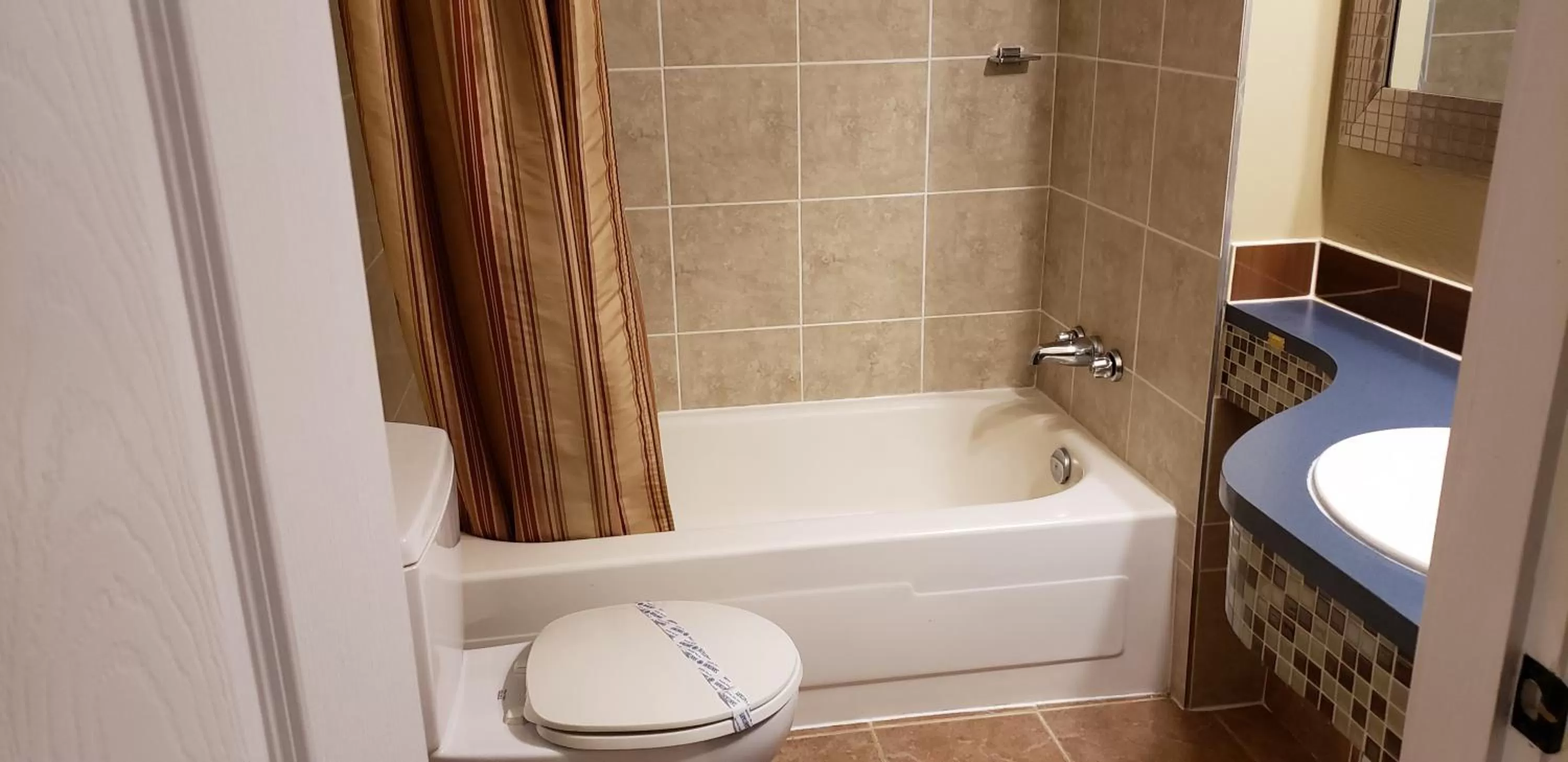 Bathroom in Malahat Bungalows Motel