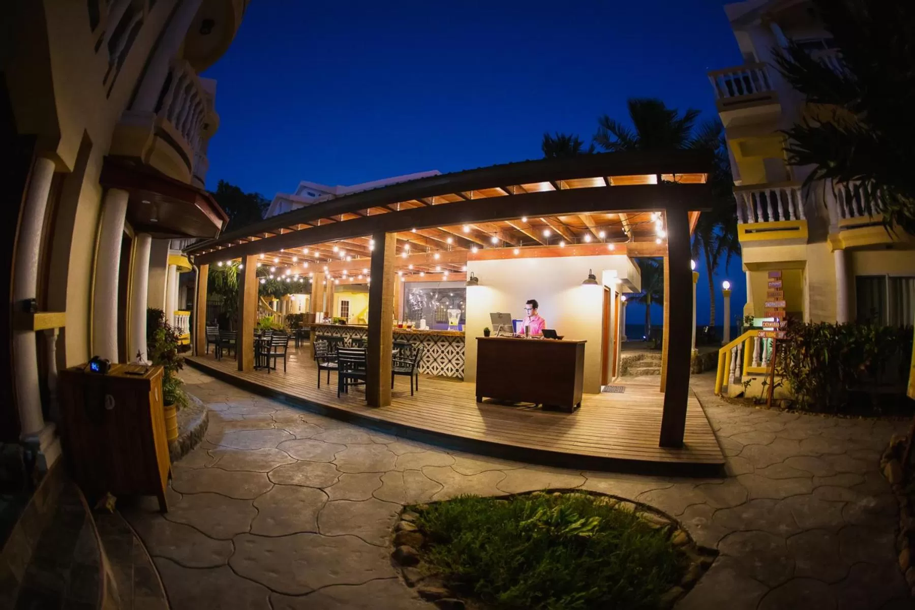 Restaurant/places to eat in Pelican Reef Villas Resort