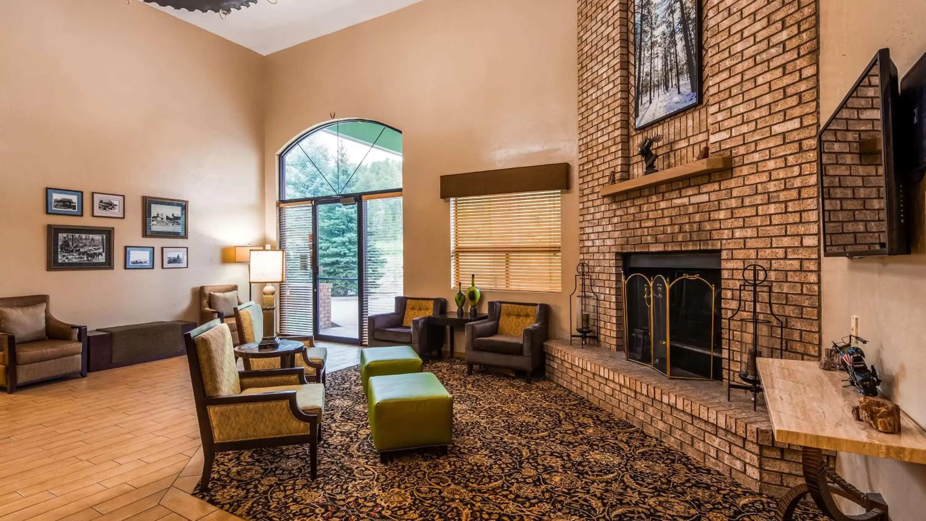 Lobby or reception, Seating Area in Best Western Sawmill Inn