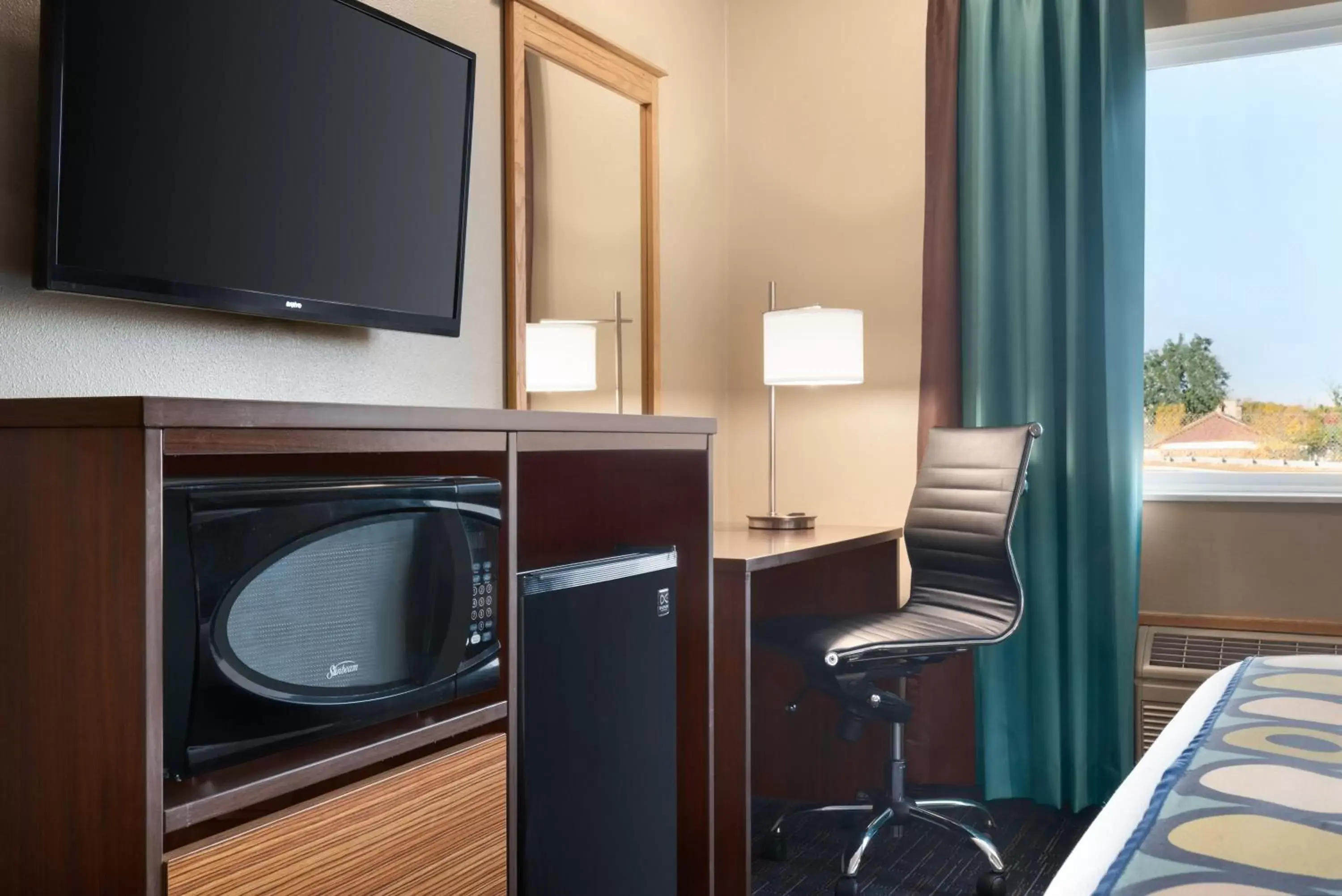 Queen Room - Mobility Access/Non-Smoking in Super 8 by Wyndham Sioux Falls