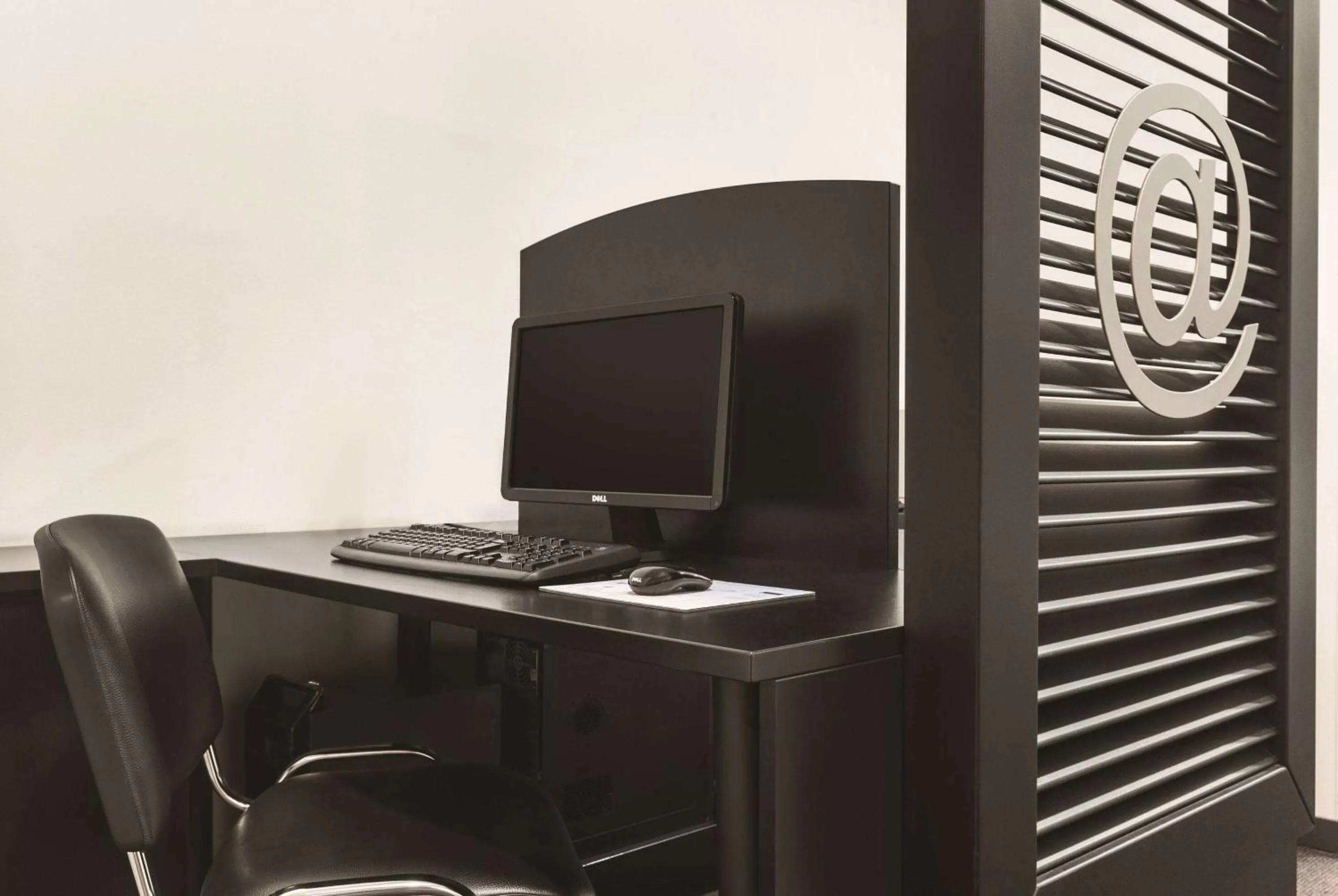 Business facilities, TV/Entertainment Center in Hotel Ramada Brussels Woluwe