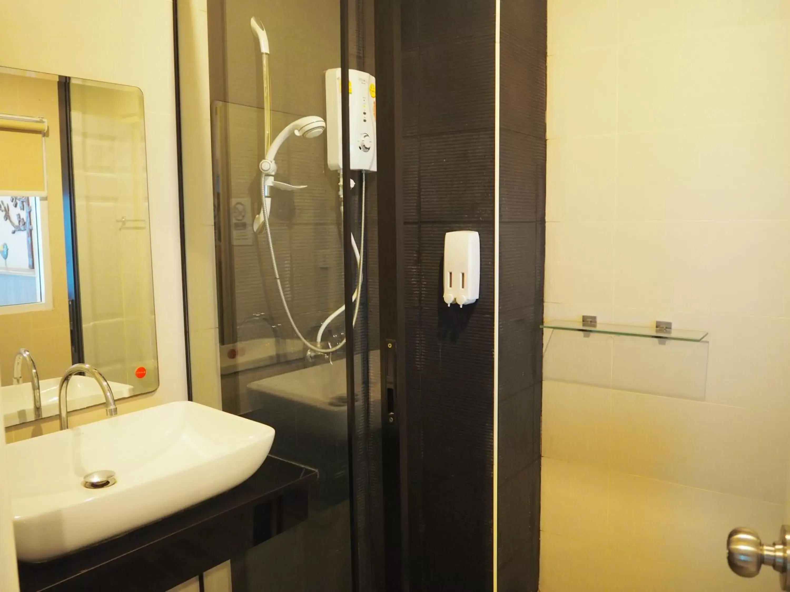 Bathroom in Le Lerts Living Hotel