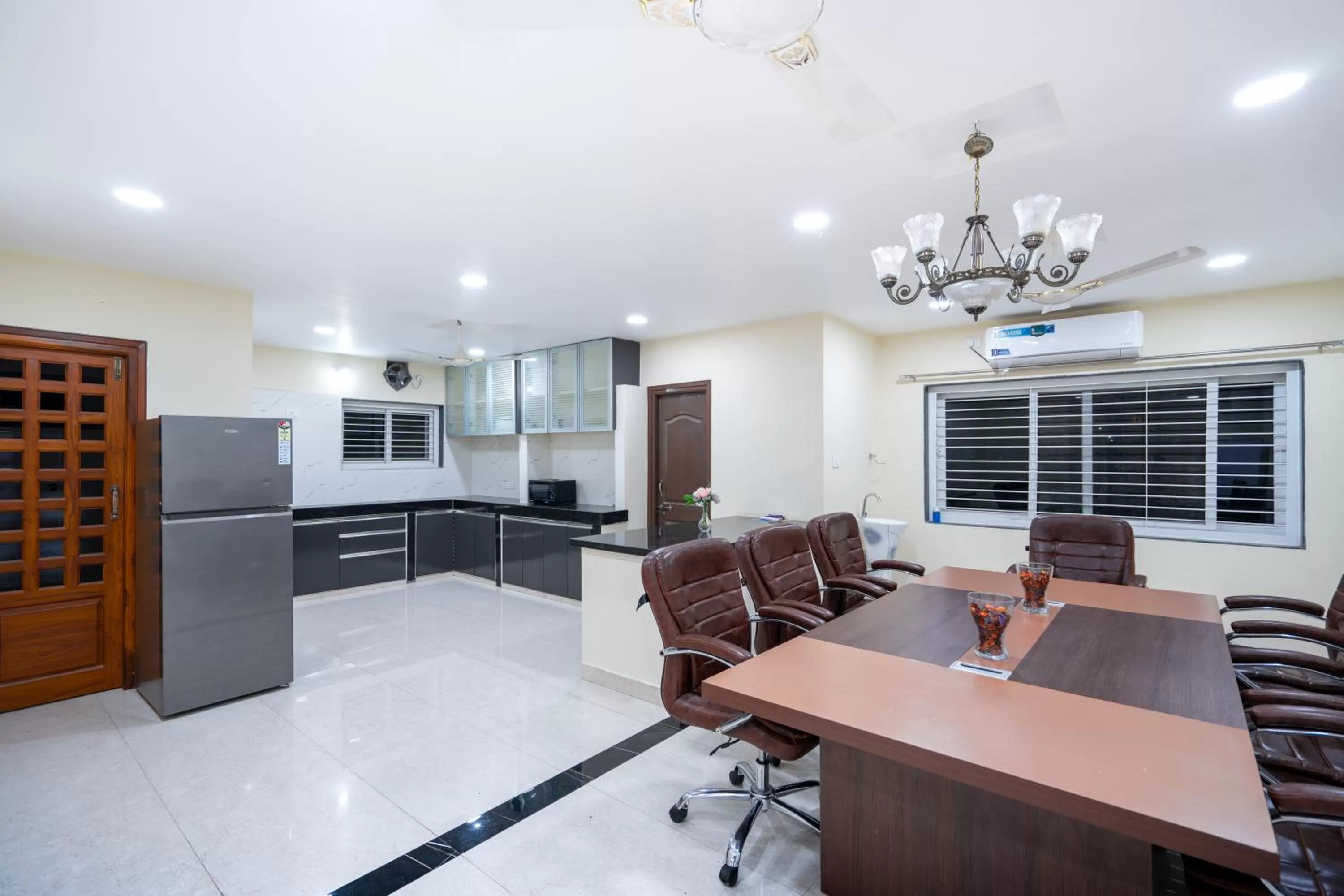 Living room in Hotel Voila Atnest Suites Kokapet, Business Hotel