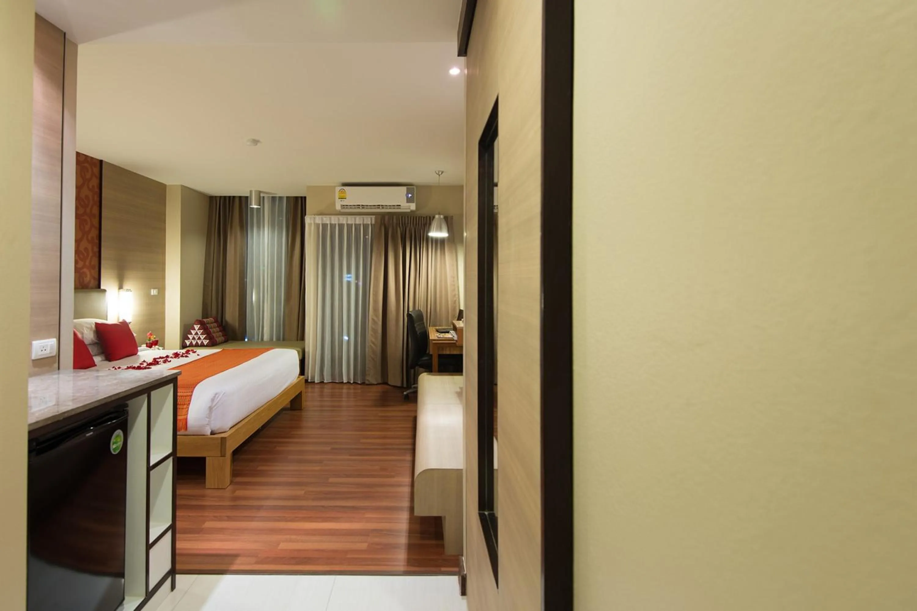 Bed in Marsi Hotel Bangkok