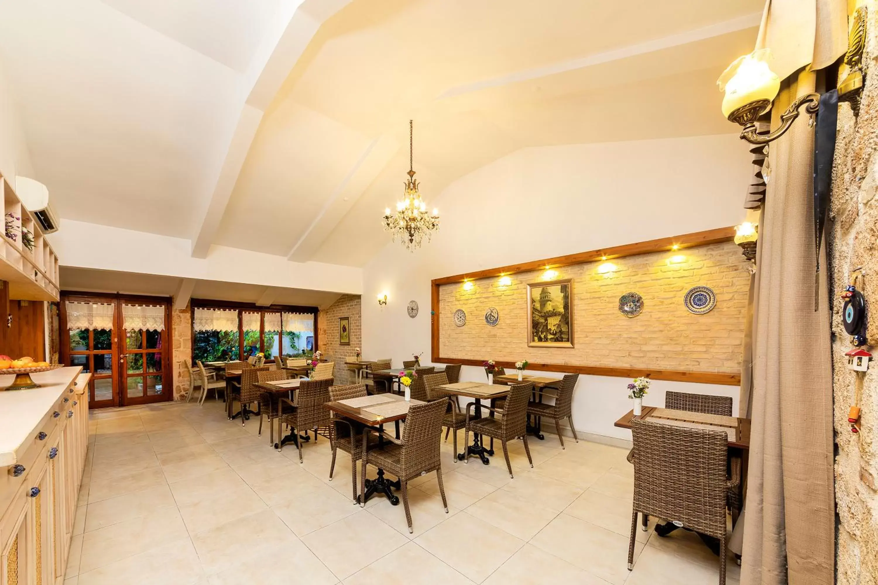 Restaurant/Places to Eat in Zemira Garden Hotel