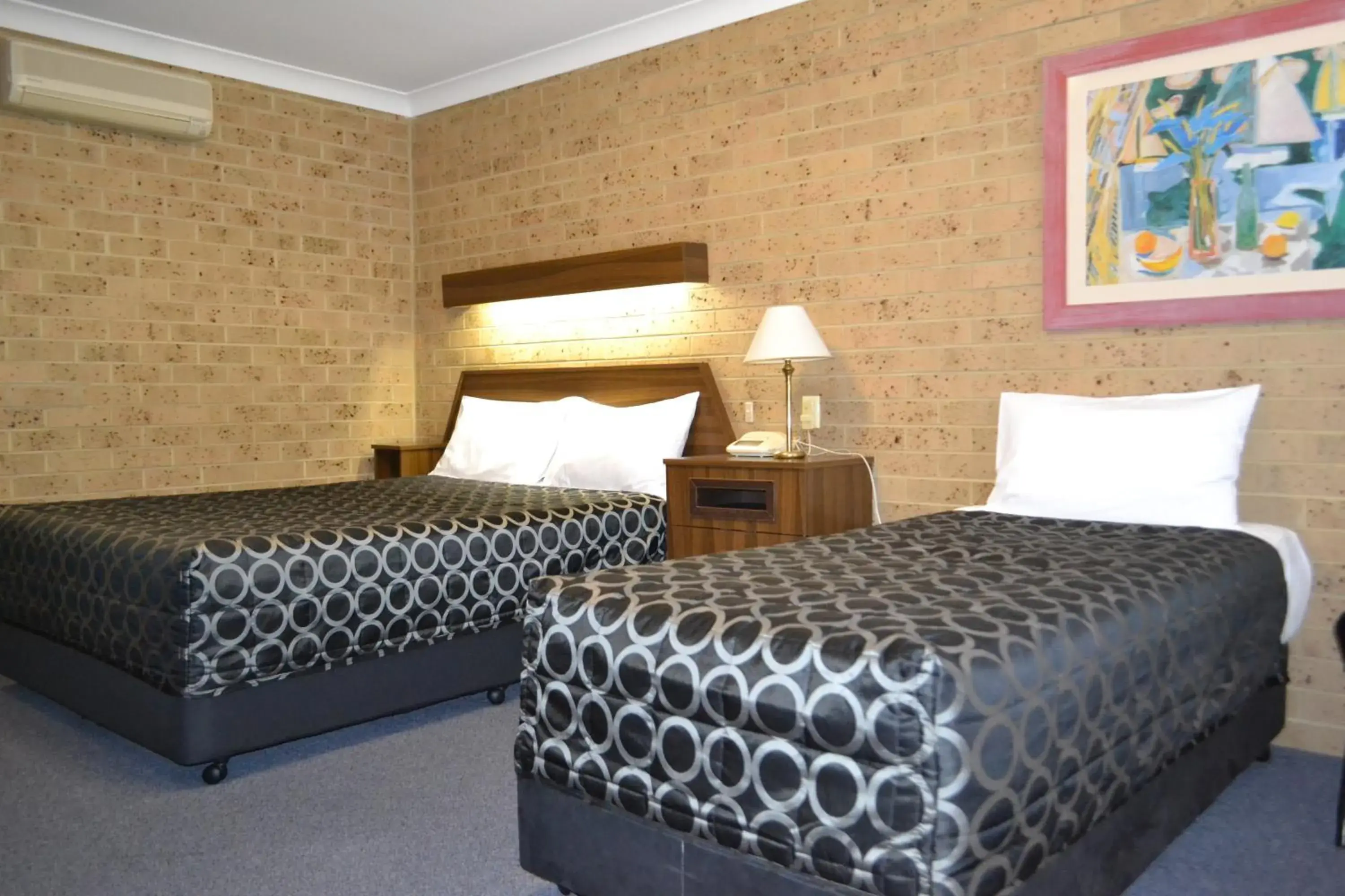 TV and multimedia, Bed in Tamworth Motor Inn & Cabins