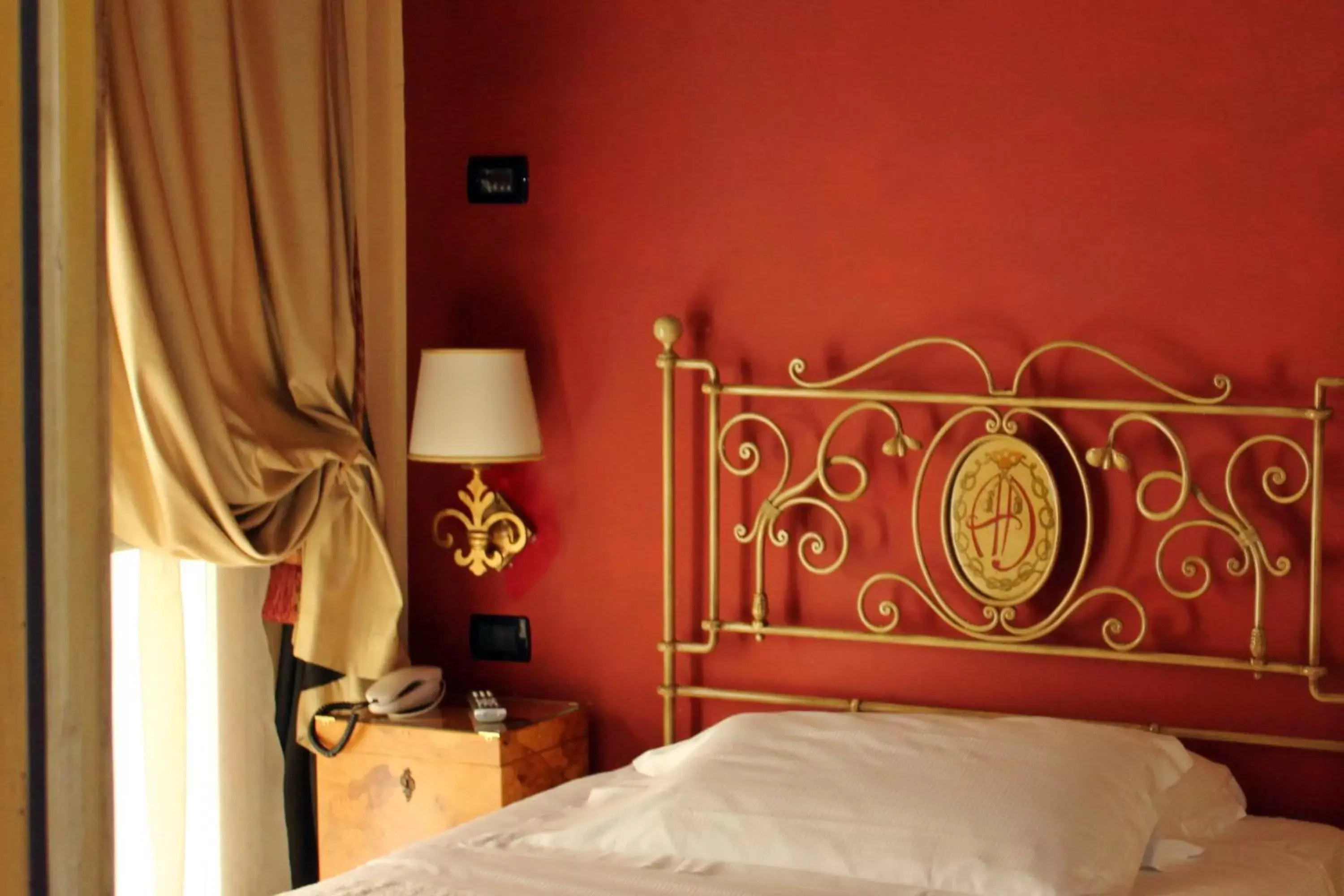 Photo of the whole room, Bed in Albergo delle Drapperie