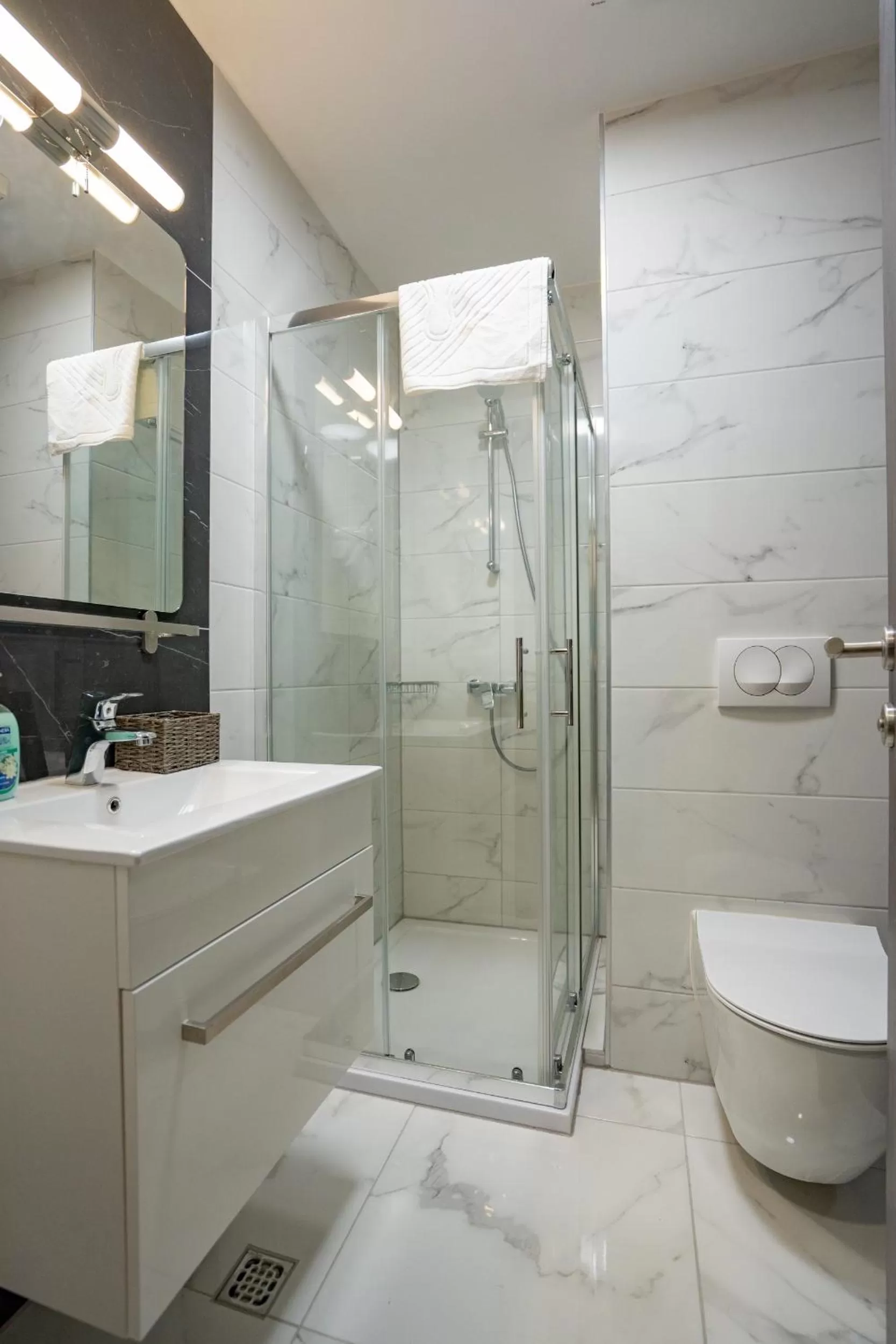 Shower in Bed&Breakfast Novalis