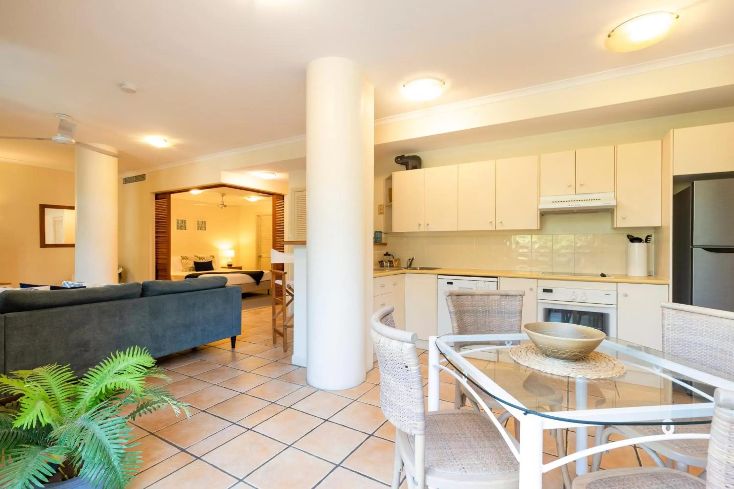 Living room, Kitchen/Kitchenette in The Mediterranean Port Douglas