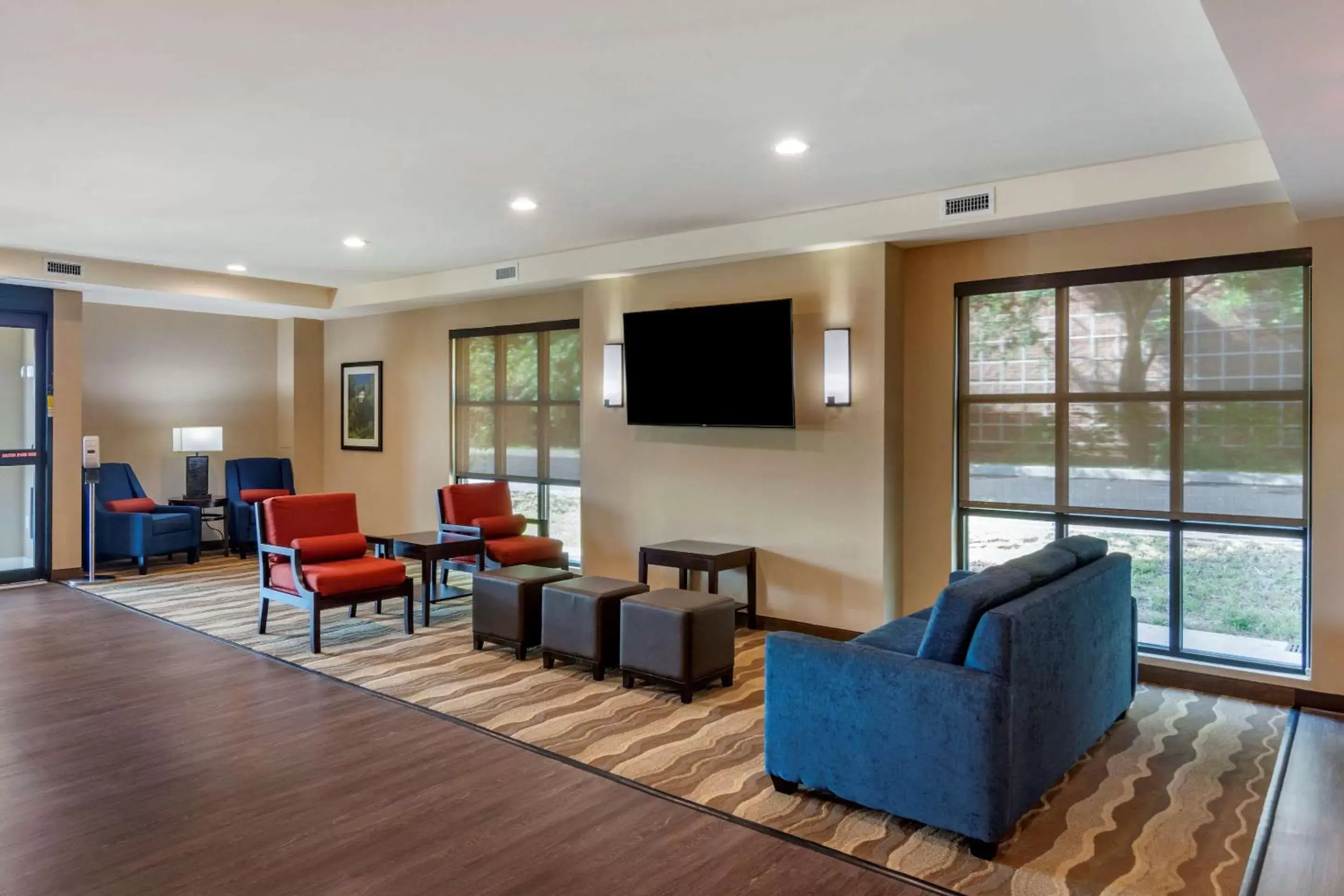 Lobby or reception, Seating Area in Comfort Inn & Suites