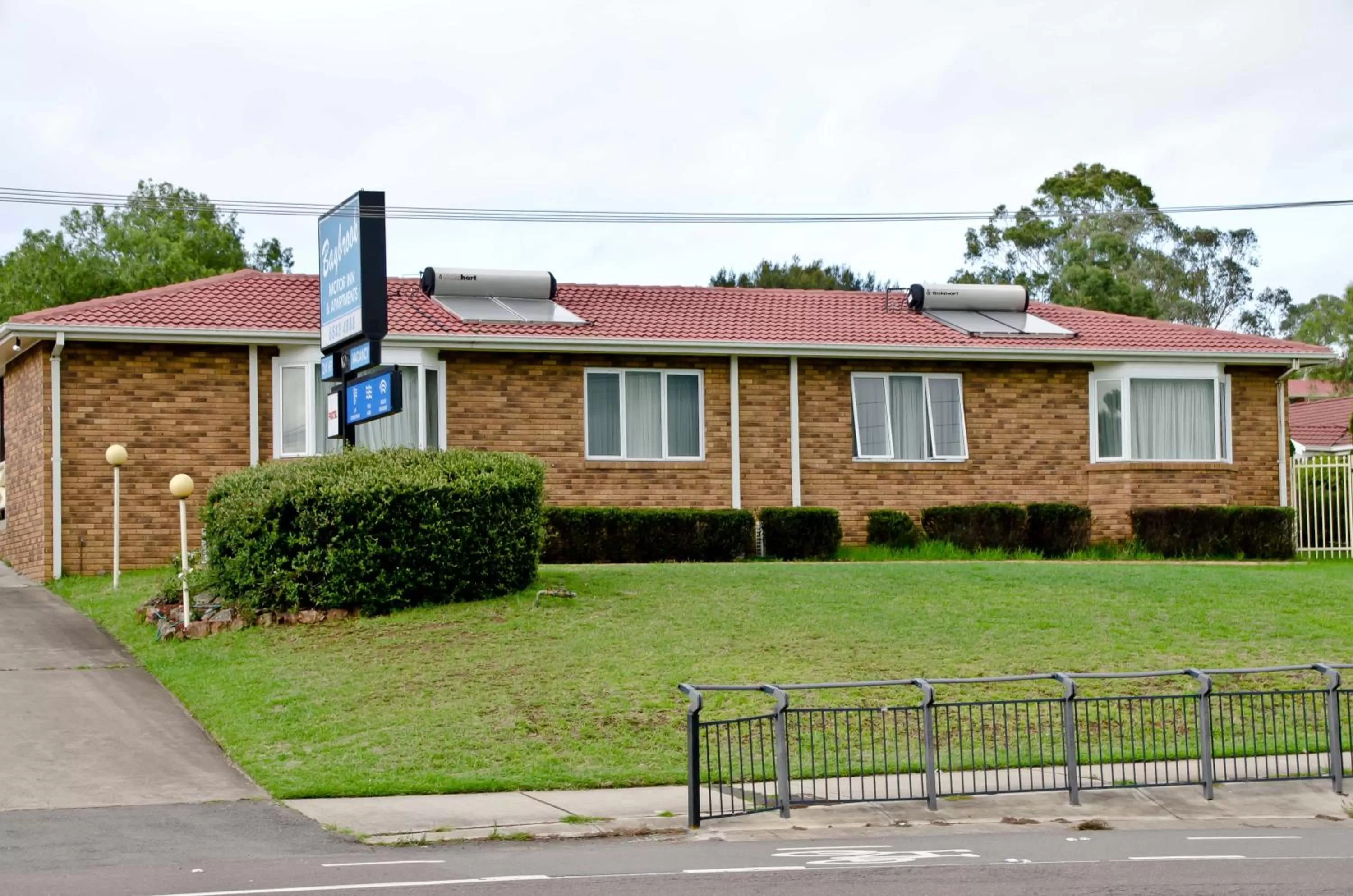 Facade/entrance in Baybrook Motor Inn