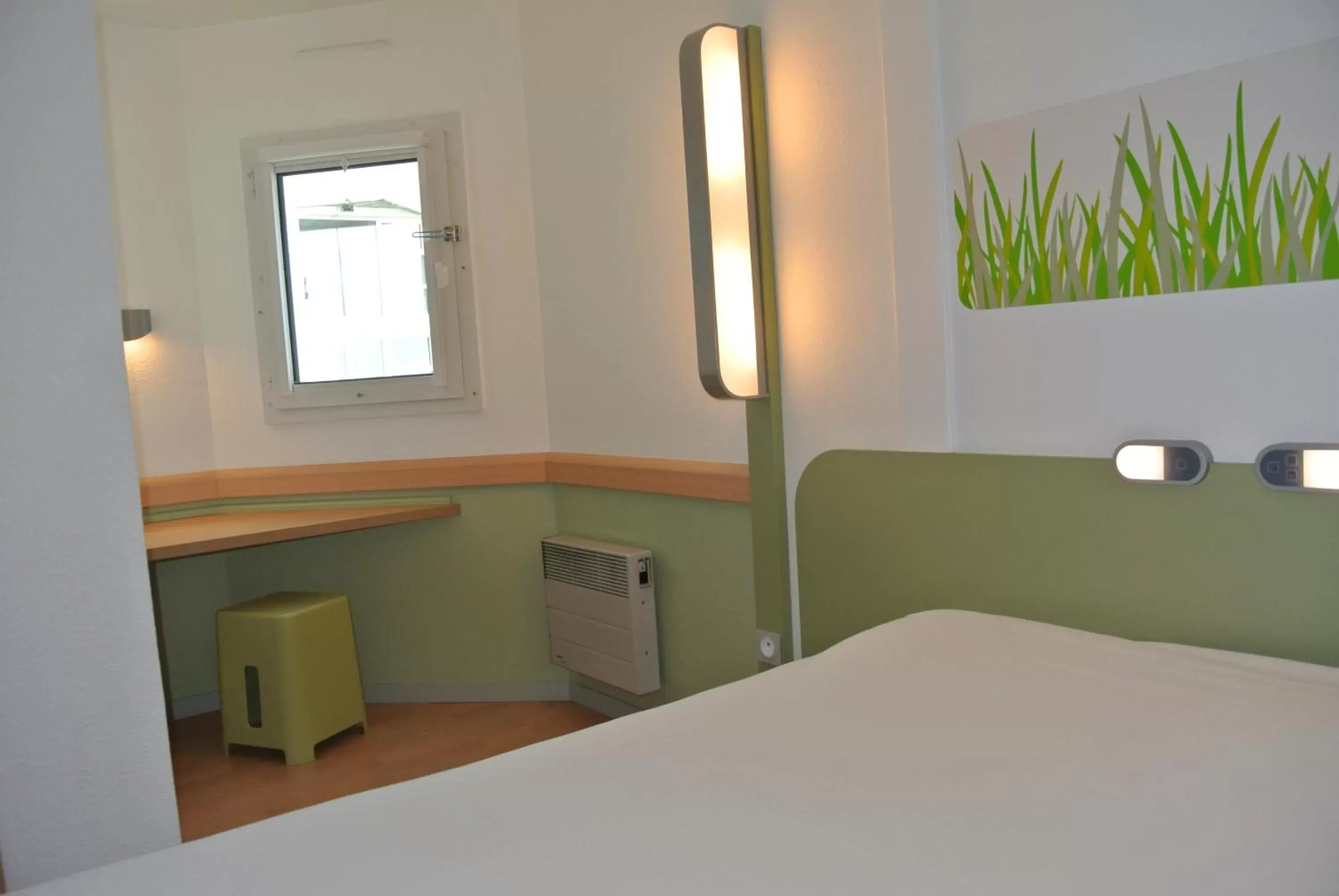 Bedroom, Bed in ibis budget Chambéry Sud Challes Les Eaux Bedroom, Bed in ibis budget Chambéry Sud Challes Les Eaux