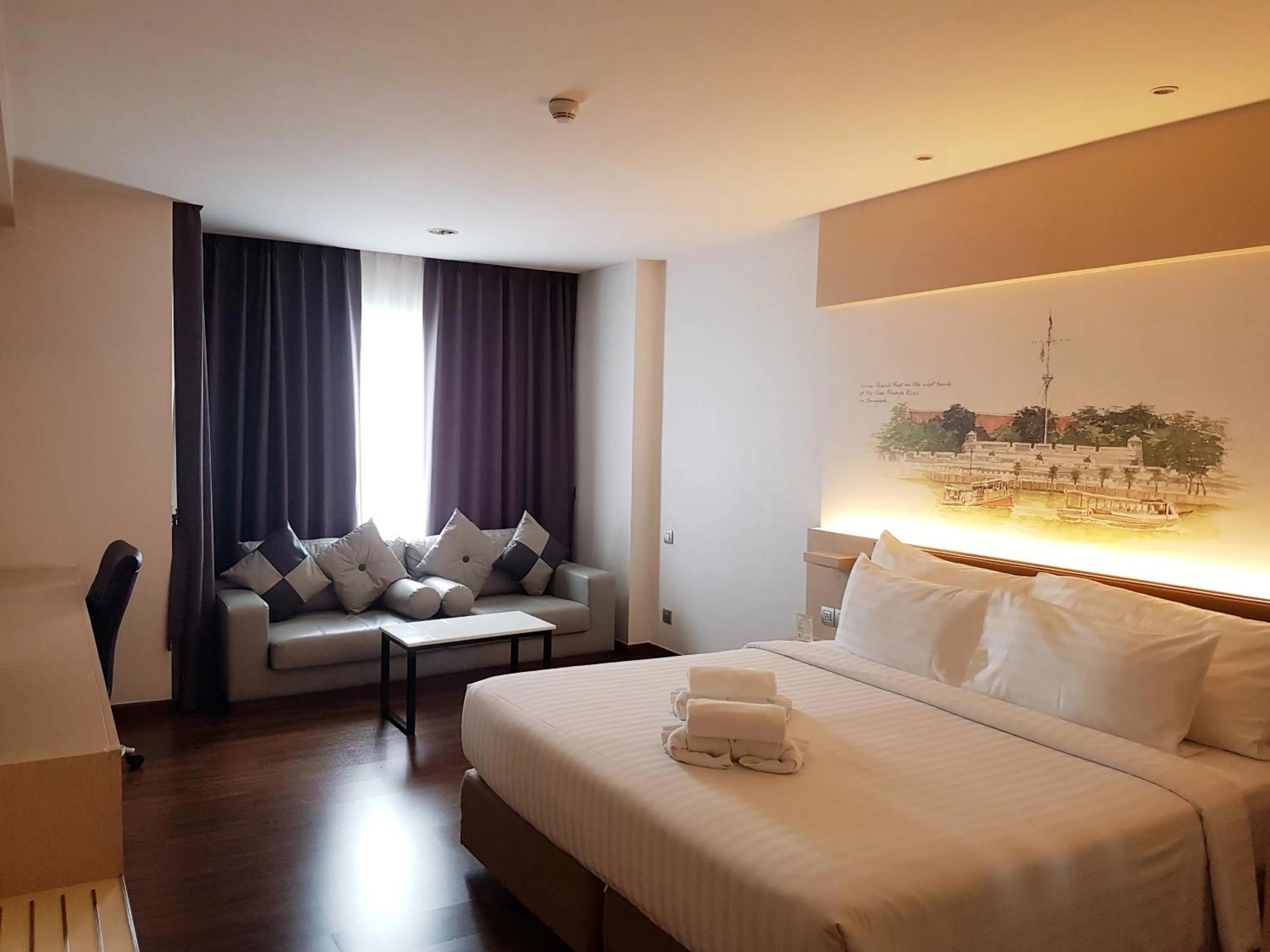 Bed in Parinda Hotel