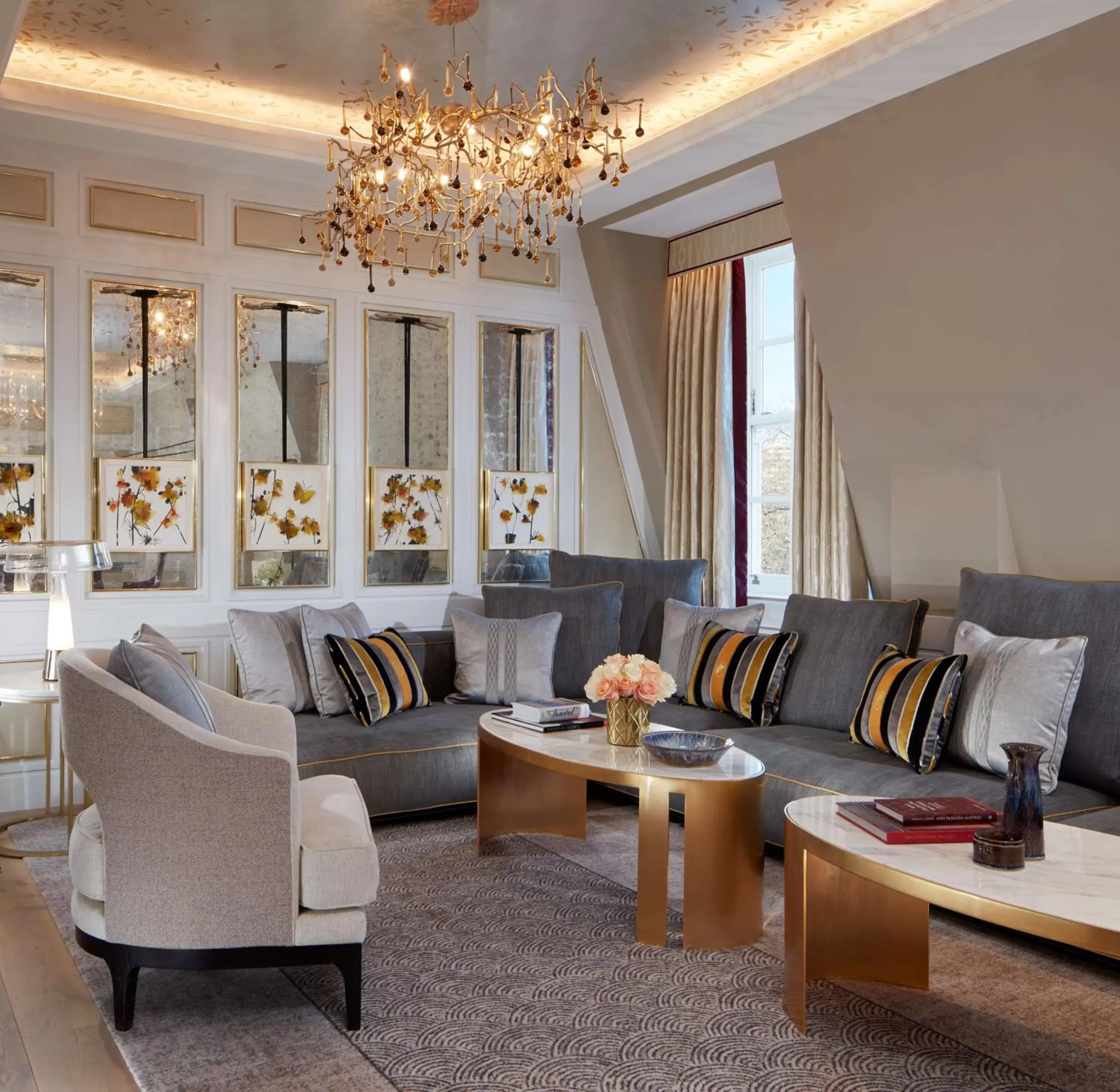 Living room, Seating Area in The Biltmore Mayfair, LXR Hotels & Resorts