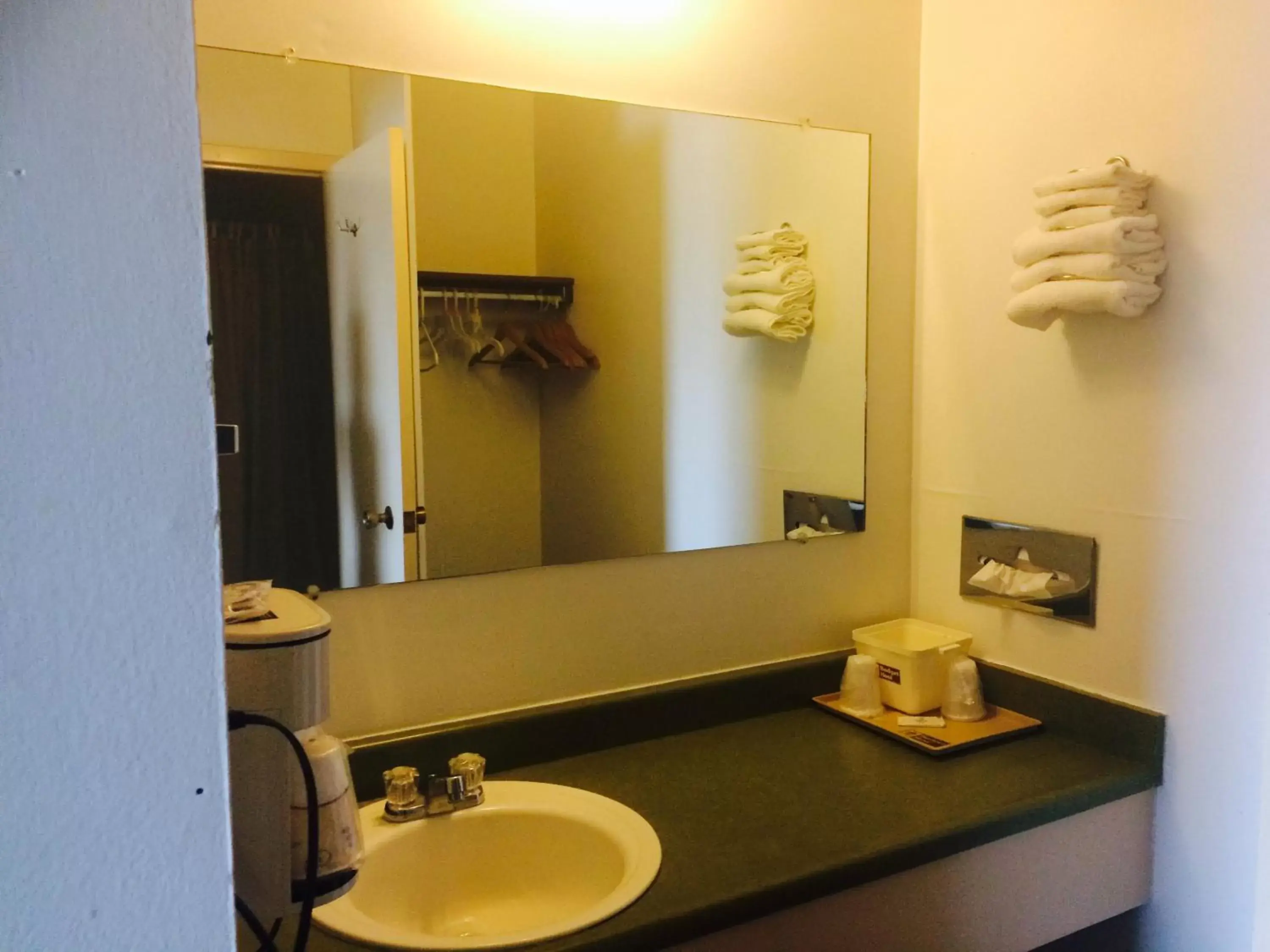 Bathroom in Budget Host Platte Valley Inn
