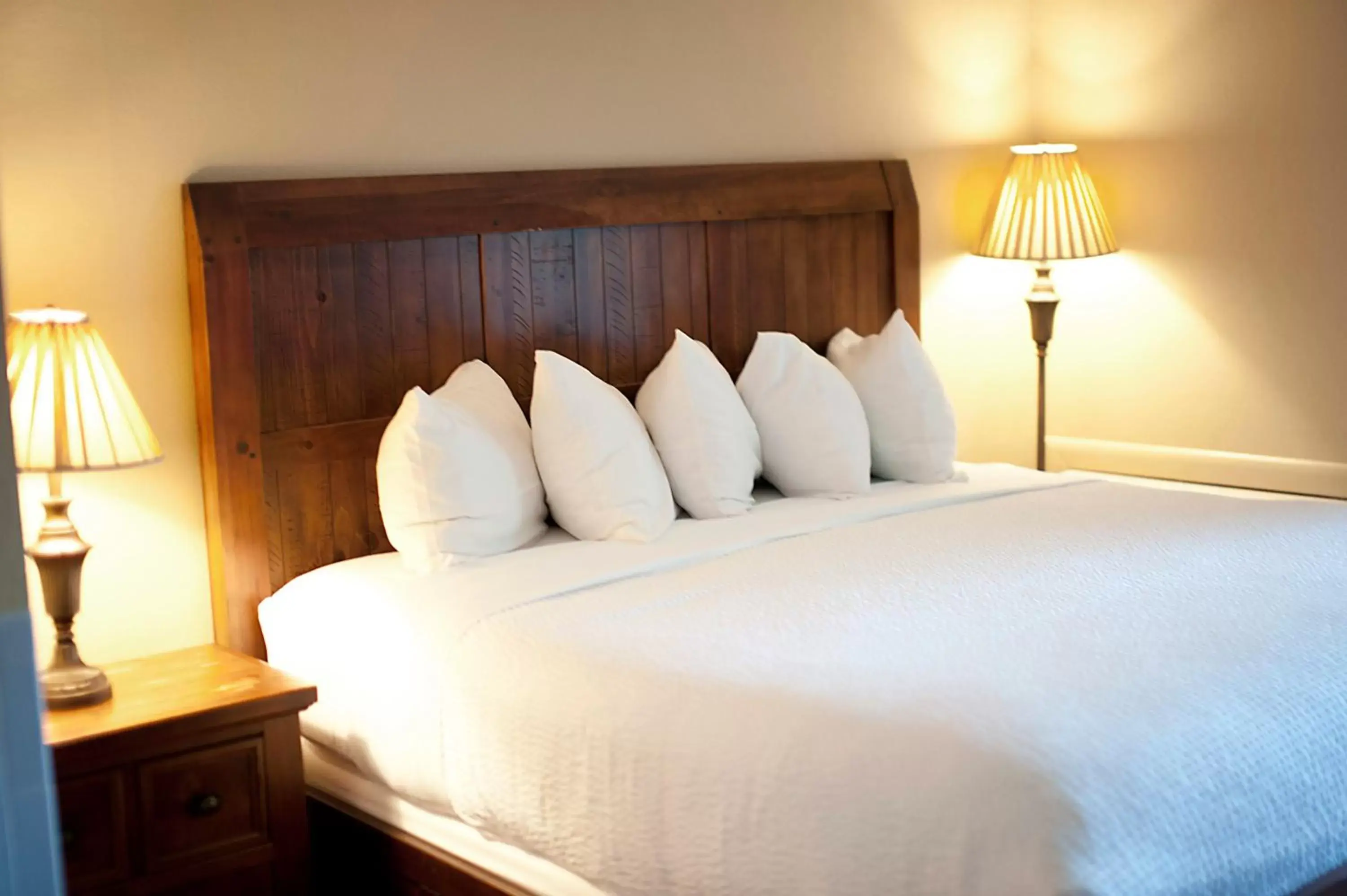 Bed in Tremont Lodge & Resort