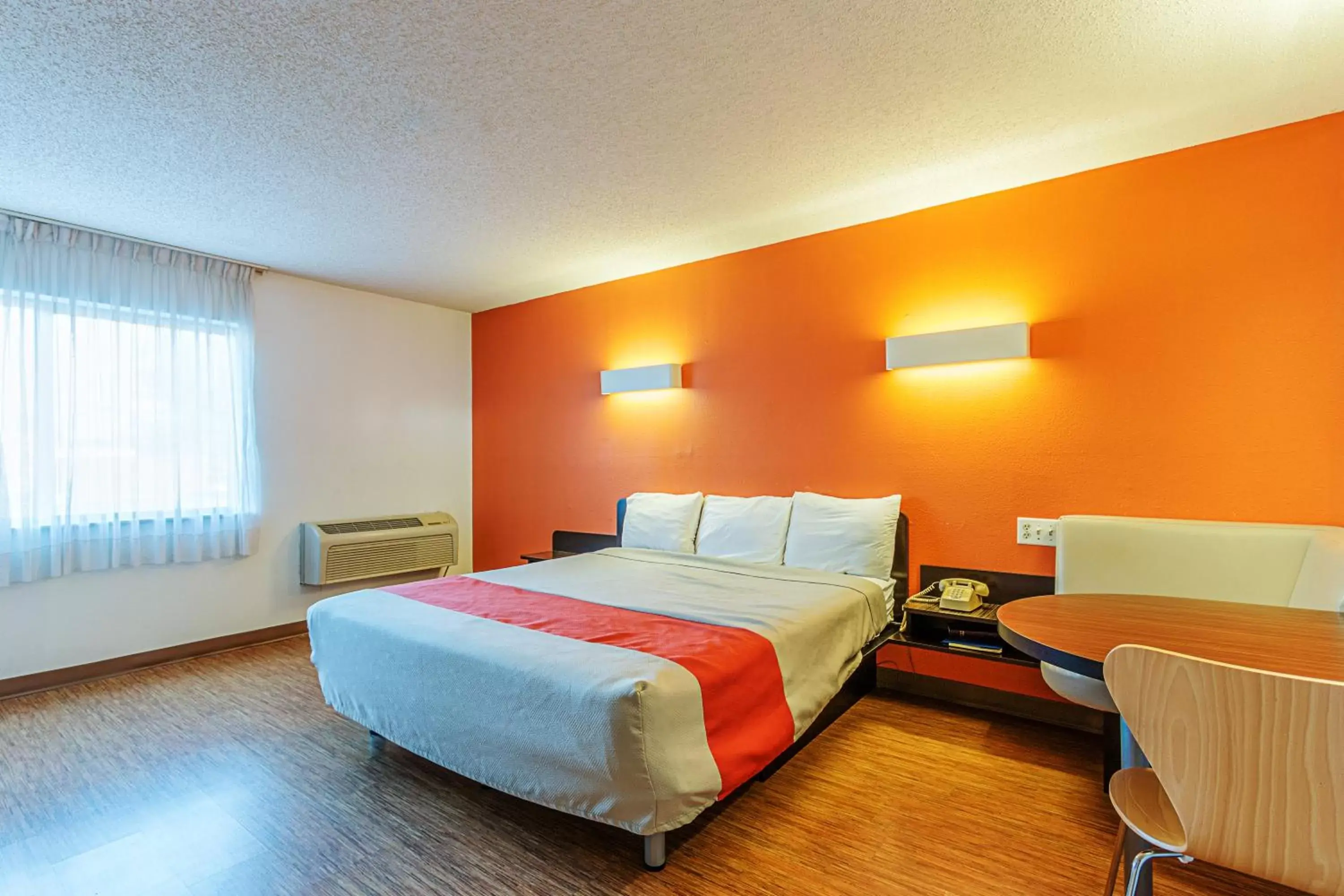 Bedroom, Bed in Motel 6-Wisconsin Rapids, WI